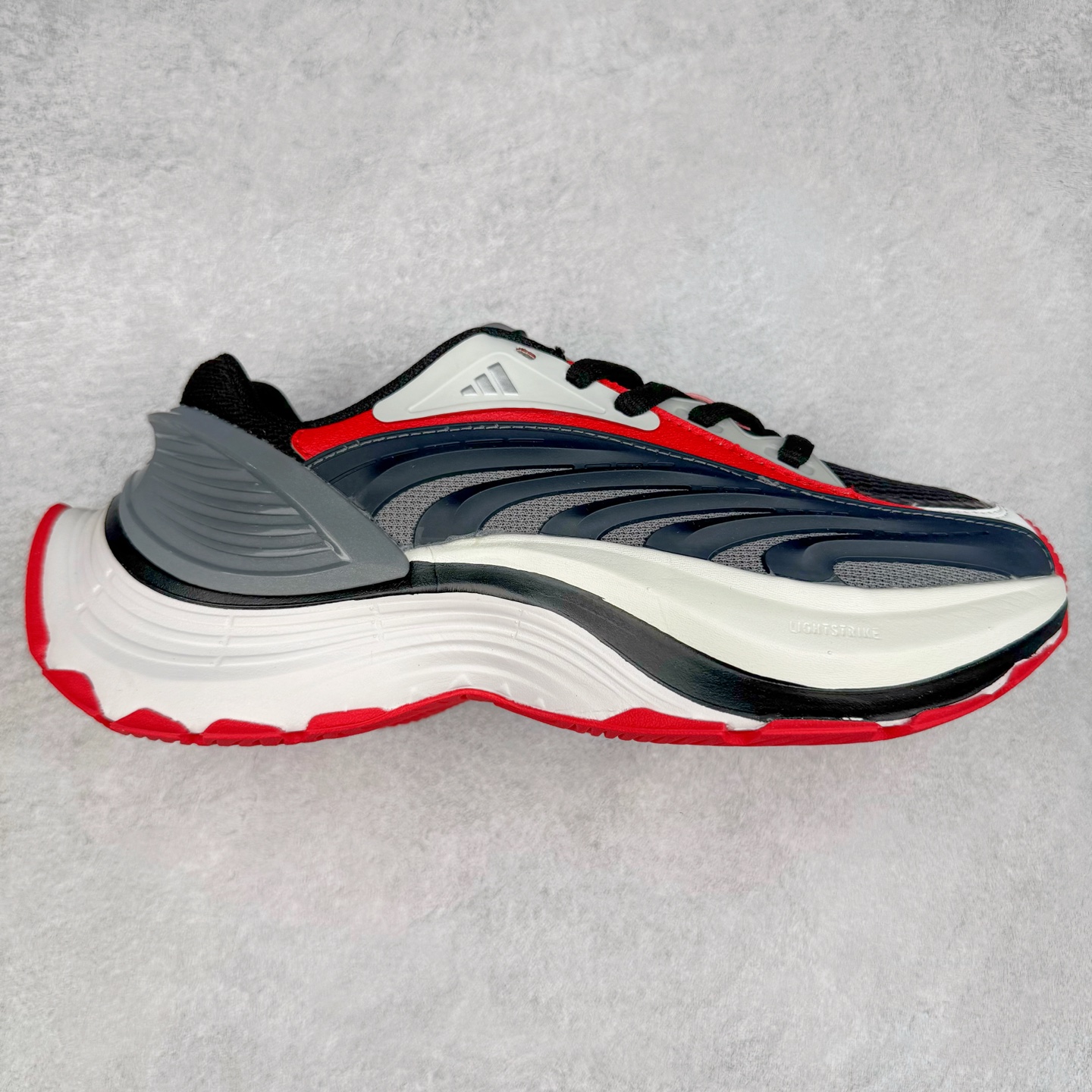 AD XLG MTW系列 舒适百搭防滑耐磨低帮跑步鞋老爹鞋 JR6392 鞋面采用贯穿式银条 完整的线条流畅度带来充分的视觉享受 鞋舌若隐若现的LOGO充满神秘感 夸张的鞋后跟幅度设计 线条感延伸至后跟标志三条杆彰显adidas调性 中底采用LIGHT STRIKE科技 在满足穿搭属性的同时提供舒适的脚感 完整的流线型设计语言 从鞋面贯穿到鞋底以及鞋花纹路 颜值与实力兼具 秀场与日常皆融 未来已来 让我们继续期待 实拍调校N版已经零色差零失真 百分百还原实物色彩所见即所得 不存在货不对板色差等低级问题 选购参考实物拍摄 不混卖不参货 只用心做好货严格选品 承诺混一赔十 尺码：36 36.5 37.5 38 38.5 39 40 40.5 41 42 42.5 43 44 44.5 45-选品中心