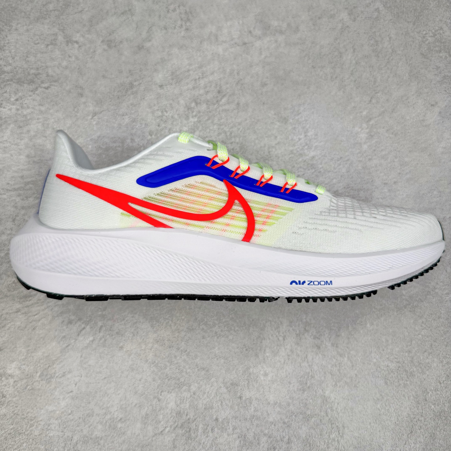 图片[2]-＃TG纯原 NK Zoom Pegasus 飞马39代马拉松系列网面透气缓震疾速跑鞋 独家渠道 市面未流通批次 奥莱直播间499 599一样的东西 碾压市面现存所有版本 公司一样的东西 超值回馈 帮你省钱 拥有 Zoom Air 一如既往的稳定感和流畅感 鞋面采用工程网眼设计 为特定高热区域营造出色透气性 进一步增加鞋面的穿孔数量 让足部能够快速散热 中足搭配 Flywire 飞线 在高速运动时营造舒适稳定的贴合感 内置Zoon气垫加持 动力十足 尺码：36 36.5 37.5 38 38.5 39 40 40.5 41 42 42.5 43 44 44.5 45-选品中心