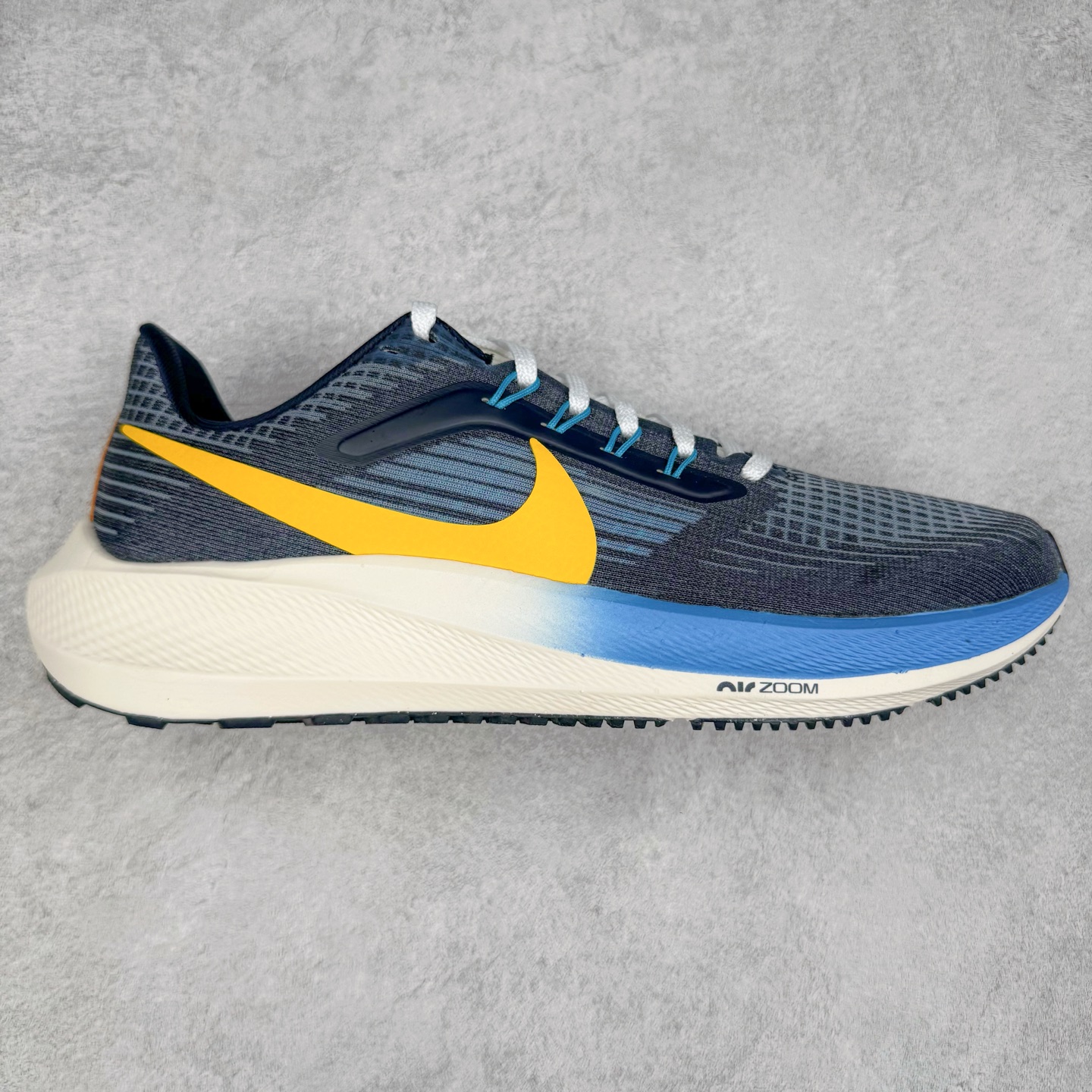 图片[7]-＃TG纯原 NK Zoom Pegasus 飞马39代马拉松系列网面透气缓震疾速跑鞋 独家渠道 市面未流通批次 奥莱直播间499 599一样的东西 碾压市面现存所有版本 公司一样的东西 超值回馈 帮你省钱 拥有 Zoom Air 一如既往的稳定感和流畅感 鞋面采用工程网眼设计 为特定高热区域营造出色透气性 进一步增加鞋面的穿孔数量 让足部能够快速散热 中足搭配 Flywire 飞线 在高速运动时营造舒适稳定的贴合感 内置Zoon气垫加持 动力十足 尺码：36 36.5 37.5 38 38.5 39 40 40.5 41 42 42.5 43 44 44.5 45-选品中心