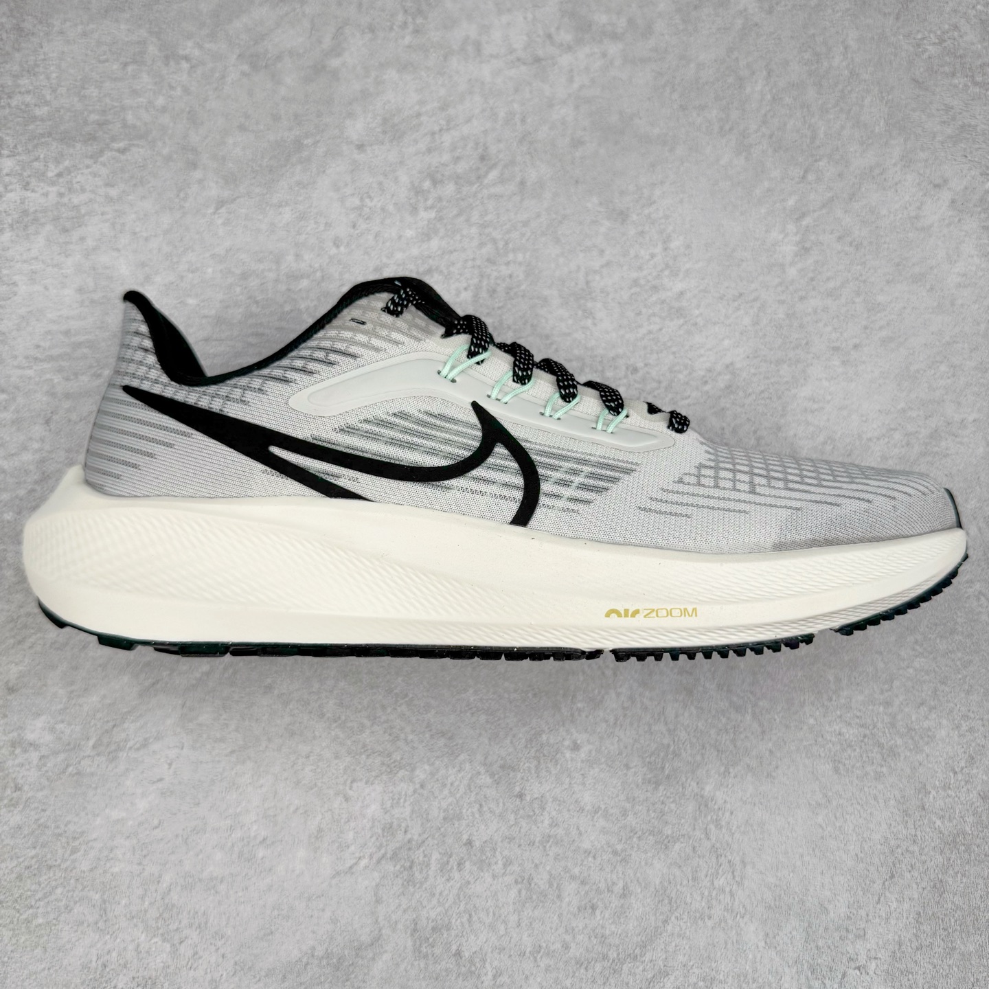 图片[9]-＃TG纯原 NK Zoom Pegasus 飞马39代马拉松系列网面透气缓震疾速跑鞋 独家渠道 市面未流通批次 奥莱直播间499 599一样的东西 碾压市面现存所有版本 公司一样的东西 超值回馈 帮你省钱 拥有 Zoom Air 一如既往的稳定感和流畅感 鞋面采用工程网眼设计 为特定高热区域营造出色透气性 进一步增加鞋面的穿孔数量 让足部能够快速散热 中足搭配 Flywire 飞线 在高速运动时营造舒适稳定的贴合感 内置Zoon气垫加持 动力十足 尺码：36 36.5 37.5 38 38.5 39 40 40.5 41 42 42.5 43 44 44.5 45-选品中心