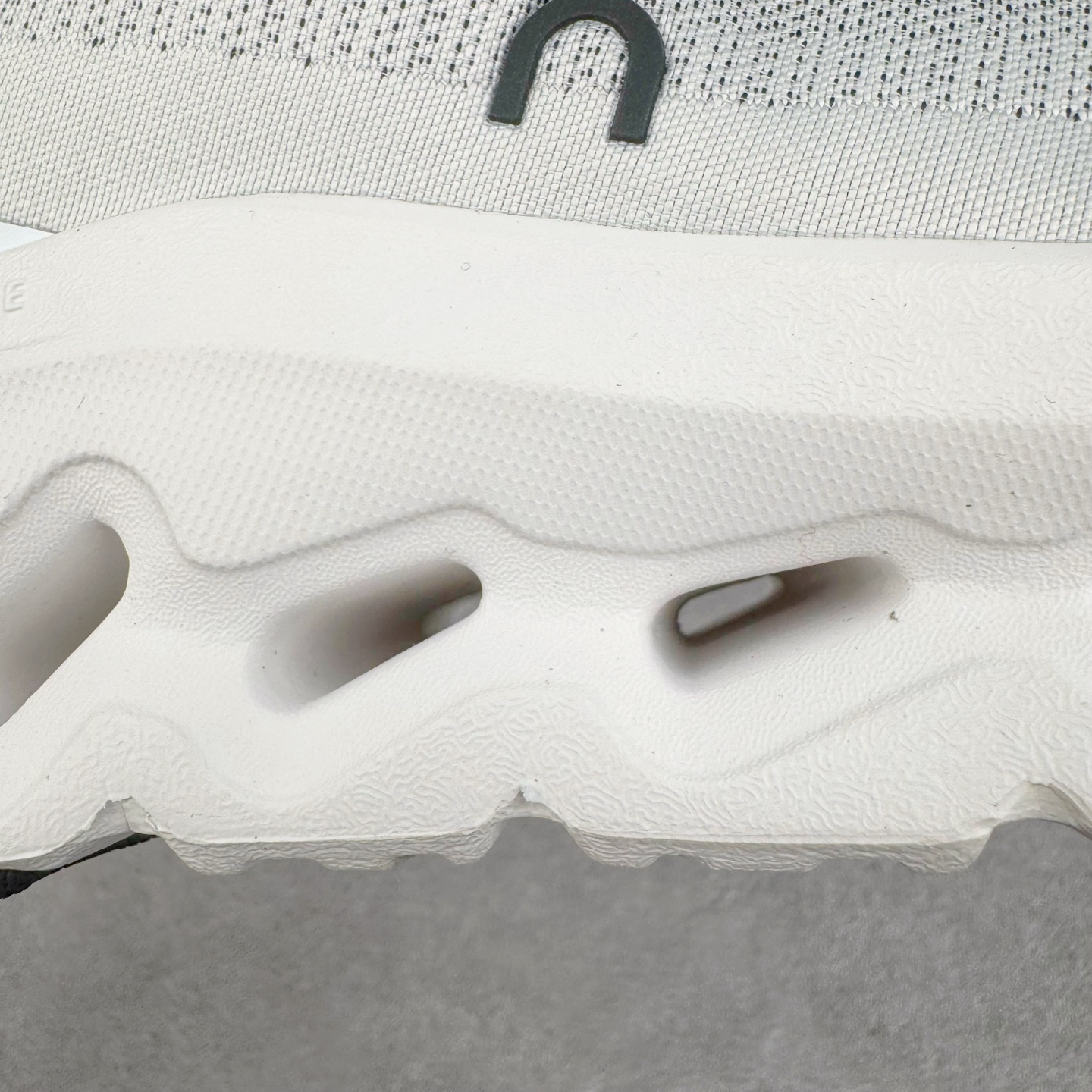 图片[16]-On Cloudmonster 2 昂跑减震生活休闲鞋 此运动品牌 开创于2010年 缓震着陆、强效回弹、轻柔质感的设计构思始终是ON研制关键 与此同时基于“为全球提供革新性的跑步感受”信念 陆续推出了多款跑鞋及其以专业运动人体跑步工程学为设计关键的功能性跑步服饰设备 让跑者不费力气地畅快畅跑 尺码：36 36.5 37.5 38 38.5 39 40 40.5 41 42 42.5 43 44 44.5 45-选品中心