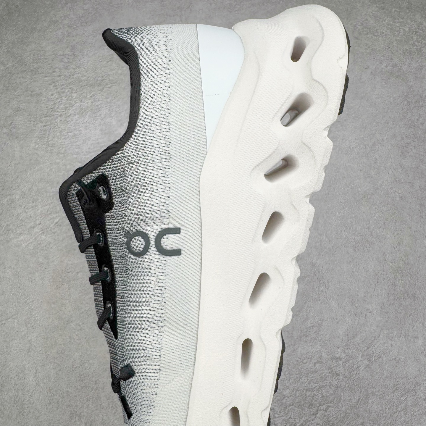 图片[7]-On Cloudmonster 2 昂跑减震生活休闲鞋 此运动品牌 开创于2010年 缓震着陆、强效回弹、轻柔质感的设计构思始终是ON研制关键 与此同时基于“为全球提供革新性的跑步感受”信念 陆续推出了多款跑鞋及其以专业运动人体跑步工程学为设计关键的功能性跑步服饰设备 让跑者不费力气地畅快畅跑 尺码：36 36.5 37.5 38 38.5 39 40 40.5 41 42 42.5 43 44 44.5 45-选品中心