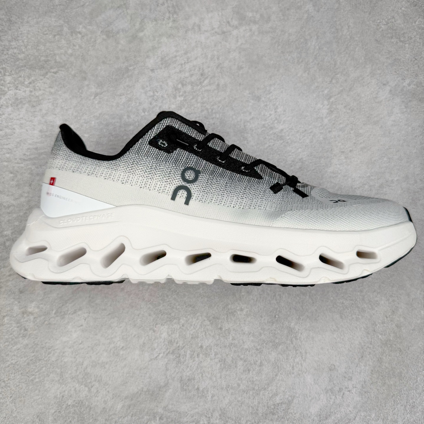 On Cloudmonster 2 昂跑减震生活休闲鞋 此运动品牌 开创于2010年 缓震着陆、强效回弹、轻柔质感的设计构思始终是ON研制关键 与此同时基于“为全球提供革新性的跑步感受”信念 陆续推出了多款跑鞋及其以专业运动人体跑步工程学为设计关键的功能性跑步服饰设备 让跑者不费力气地畅快畅跑 尺码：36 36.5 37.5 38 38.5 39 40 40.5 41 42 42.5 43 44 44.5 45-选品中心