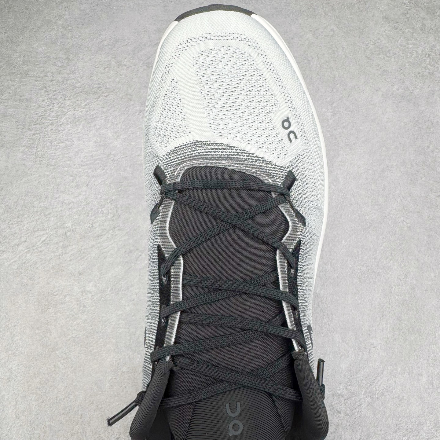 图片[4]-On Cloudmonster 2 昂跑减震生活休闲鞋 此运动品牌 开创于2010年 缓震着陆、强效回弹、轻柔质感的设计构思始终是ON研制关键 与此同时基于“为全球提供革新性的跑步感受”信念 陆续推出了多款跑鞋及其以专业运动人体跑步工程学为设计关键的功能性跑步服饰设备 让跑者不费力气地畅快畅跑 尺码：36 36.5 37.5 38 38.5 39 40 40.5 41 42 42.5 43 44 44.5 45-选品中心