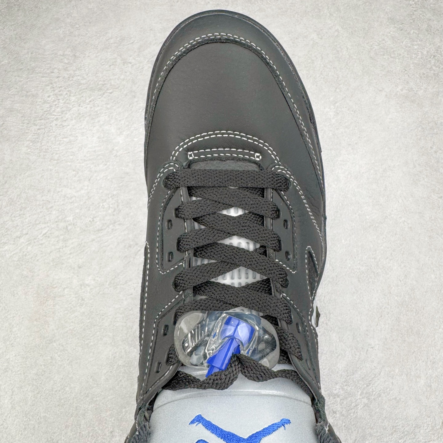 图片[4]-＃K版 Awake NY x Air Jordan AJ5 联名黑蓝 DV4982-004 原厂全套原楦原纸板磨具开发 原厂皮料加持 原厂港宝加持定型后跟R度完美 同源原厂电绣 飞人针数密度立体效果一致 原厂拉帮手法 原厂配置纸衬高频鞋盒 原厂指令配双鞋带 原厂TPU网格鞋带扣 超高鞋面清洁度 最高QC检验标准 控制溢胶瑕疵 到手可放心比对发售原鞋 上脚百分百充正驾驭 尺码：36 36.5 37.5 38 38.5 39 40 40.5 41 42 42.5 43 44 44.5 45 46 47.5 48.5-选品中心