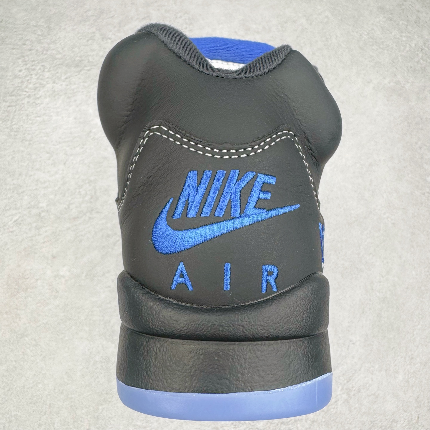 图片[8]-＃K版 Awake NY x Air Jordan AJ5 联名黑蓝 DV4982-004 原厂全套原楦原纸板磨具开发 原厂皮料加持 原厂港宝加持定型后跟R度完美 同源原厂电绣 飞人针数密度立体效果一致 原厂拉帮手法 原厂配置纸衬高频鞋盒 原厂指令配双鞋带 原厂TPU网格鞋带扣 超高鞋面清洁度 最高QC检验标准 控制溢胶瑕疵 到手可放心比对发售原鞋 上脚百分百充正驾驭 尺码：36 36.5 37.5 38 38.5 39 40 40.5 41 42 42.5 43 44 44.5 45 46 47.5 48.5-选品中心