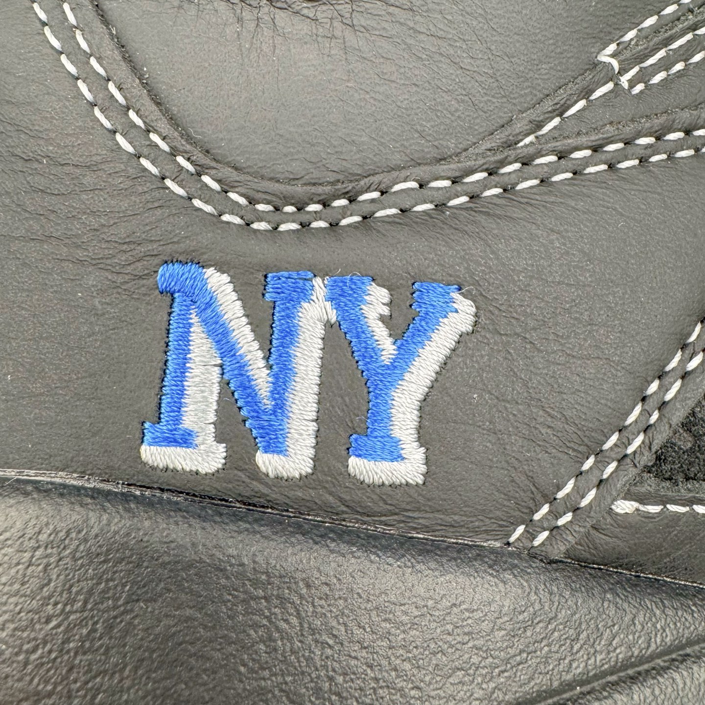 图片[16]-＃K版 Awake NY x Air Jordan AJ5 联名黑蓝 DV4982-004 原厂全套原楦原纸板磨具开发 原厂皮料加持 原厂港宝加持定型后跟R度完美 同源原厂电绣 飞人针数密度立体效果一致 原厂拉帮手法 原厂配置纸衬高频鞋盒 原厂指令配双鞋带 原厂TPU网格鞋带扣 超高鞋面清洁度 最高QC检验标准 控制溢胶瑕疵 到手可放心比对发售原鞋 上脚百分百充正驾驭 尺码：36 36.5 37.5 38 38.5 39 40 40.5 41 42 42.5 43 44 44.5 45 46 47.5 48.5-选品中心