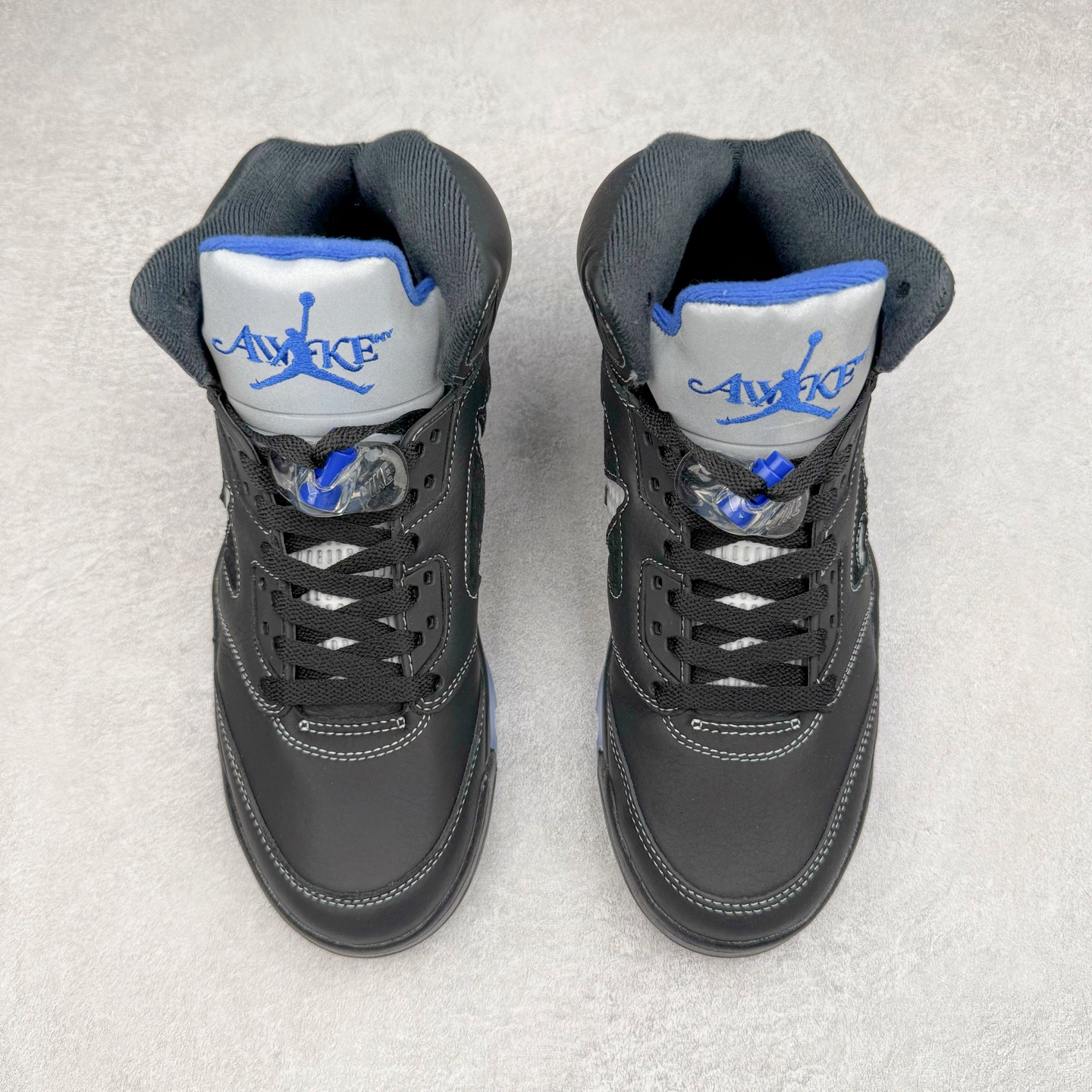 图片[2]-＃K版 Awake NY x Air Jordan AJ5 联名黑蓝 DV4982-004 原厂全套原楦原纸板磨具开发 原厂皮料加持 原厂港宝加持定型后跟R度完美 同源原厂电绣 飞人针数密度立体效果一致 原厂拉帮手法 原厂配置纸衬高频鞋盒 原厂指令配双鞋带 原厂TPU网格鞋带扣 超高鞋面清洁度 最高QC检验标准 控制溢胶瑕疵 到手可放心比对发售原鞋 上脚百分百充正驾驭 尺码：36 36.5 37.5 38 38.5 39 40 40.5 41 42 42.5 43 44 44.5 45 46 47.5 48.5-选品中心