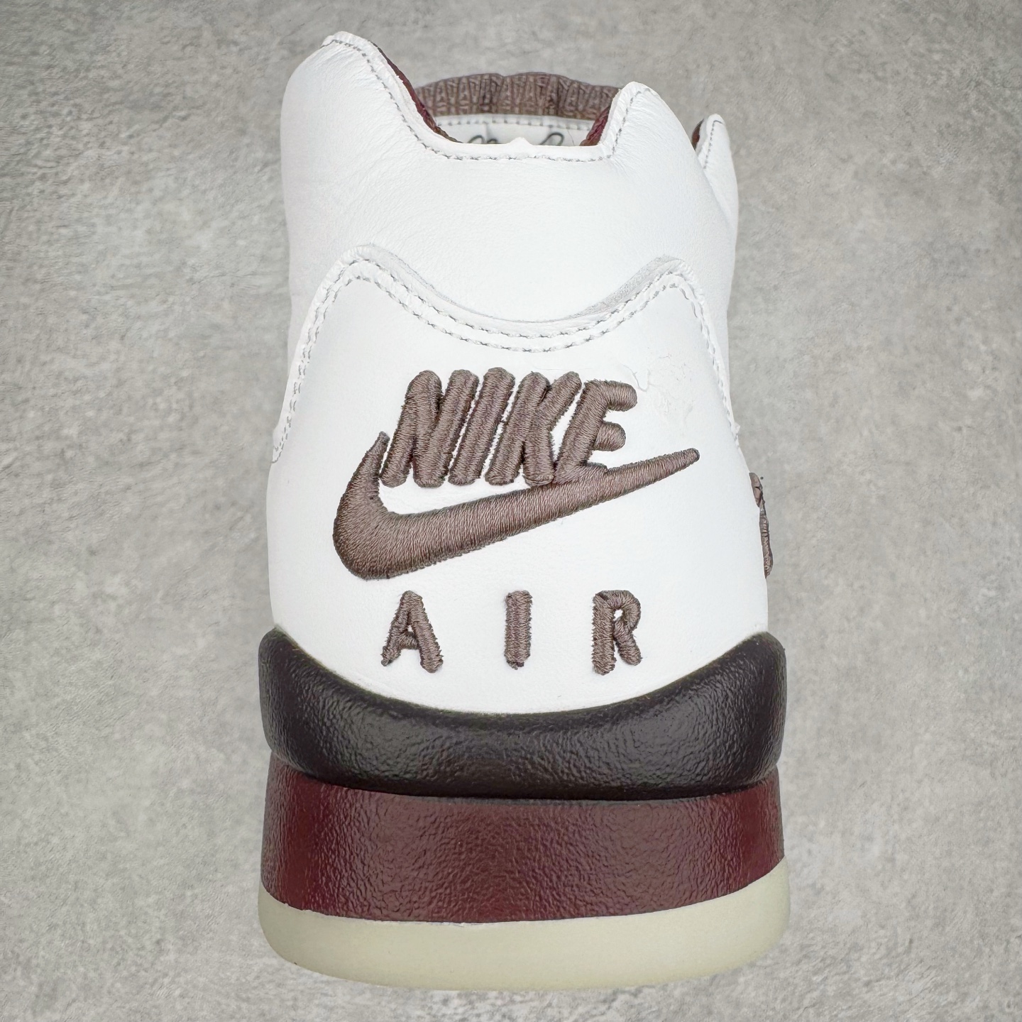 图片[8]-＃纯原 A Ma Maniére x Air Jordan AJ5 “Burgundy Crush” AMM联名白酒红 IB1528-100 SZ原厂全套原楦原纸板磨具开发 原厂皮料加持 原厂港宝加持定型后跟R度完美 同源原厂电绣 飞人针数密度立体效果一致 原厂拉帮手法 原厂配置纸衬高频鞋盒 原厂指令配双鞋带 原厂TPU网格鞋带扣 超高鞋面清洁度 最高QC检验标准 控制溢胶瑕疵 到手可放心比对发售原鞋 上脚百分百充正驾驭 尺码：40 40.5 41 42 42.5 43 44 44.5 45 46 47.5-选品中心