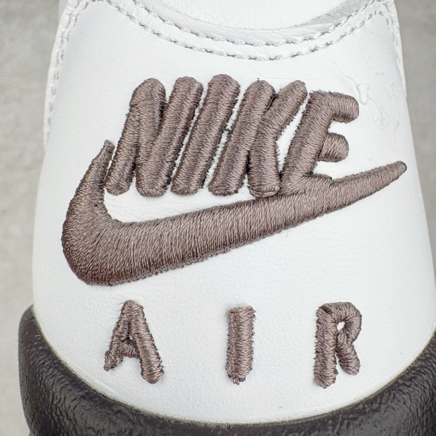 图片[10]-＃纯原 A Ma Maniére x Air Jordan AJ5 “Burgundy Crush” AMM联名白酒红 IB1528-100 SZ原厂全套原楦原纸板磨具开发 原厂皮料加持 原厂港宝加持定型后跟R度完美 同源原厂电绣 飞人针数密度立体效果一致 原厂拉帮手法 原厂配置纸衬高频鞋盒 原厂指令配双鞋带 原厂TPU网格鞋带扣 超高鞋面清洁度 最高QC检验标准 控制溢胶瑕疵 到手可放心比对发售原鞋 上脚百分百充正驾驭 尺码：40 40.5 41 42 42.5 43 44 44.5 45 46 47.5-选品中心