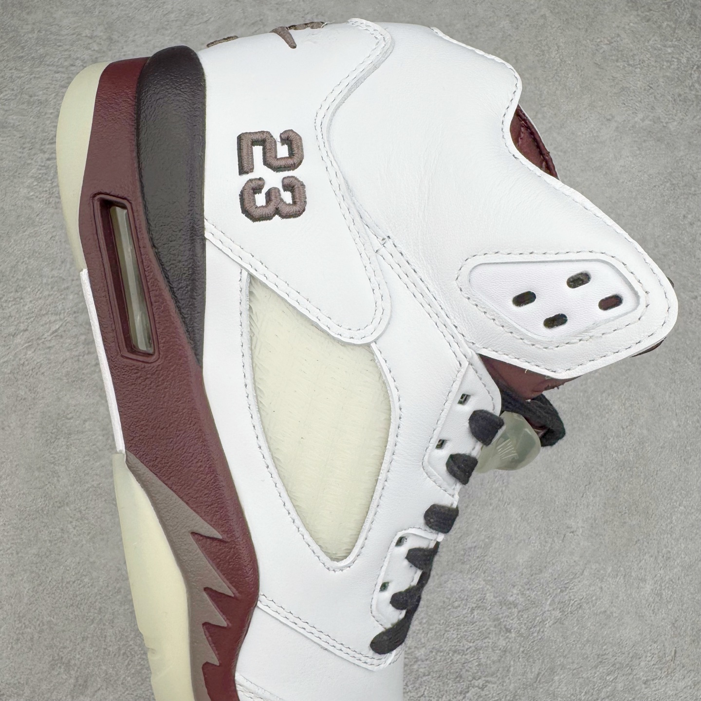 图片[6]-＃纯原 A Ma Maniére x Air Jordan AJ5 “Burgundy Crush” AMM联名白酒红 IB1528-100 SZ原厂全套原楦原纸板磨具开发 原厂皮料加持 原厂港宝加持定型后跟R度完美 同源原厂电绣 飞人针数密度立体效果一致 原厂拉帮手法 原厂配置纸衬高频鞋盒 原厂指令配双鞋带 原厂TPU网格鞋带扣 超高鞋面清洁度 最高QC检验标准 控制溢胶瑕疵 到手可放心比对发售原鞋 上脚百分百充正驾驭 尺码：40 40.5 41 42 42.5 43 44 44.5 45 46 47.5-选品中心