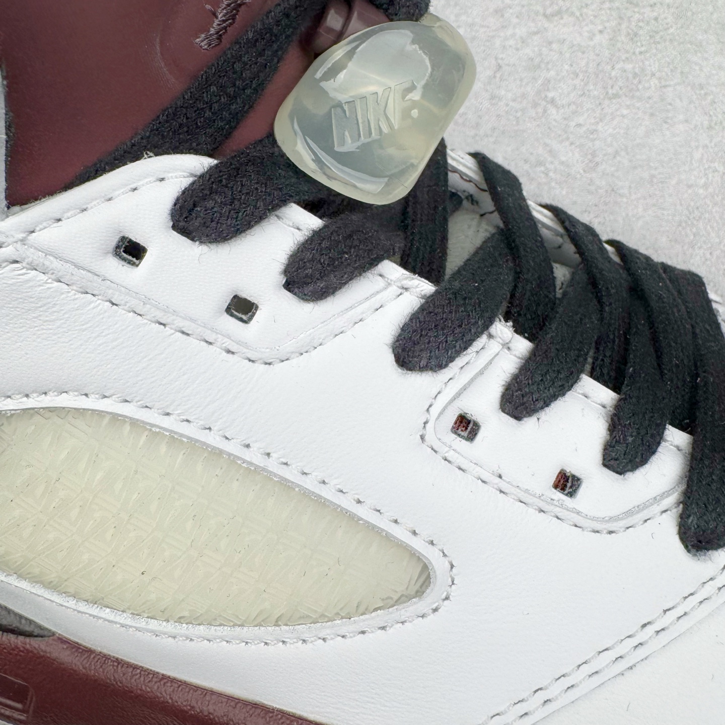 图片[17]-＃纯原 A Ma Maniére x Air Jordan AJ5 “Burgundy Crush” AMM联名白酒红 IB1528-100 SZ原厂全套原楦原纸板磨具开发 原厂皮料加持 原厂港宝加持定型后跟R度完美 同源原厂电绣 飞人针数密度立体效果一致 原厂拉帮手法 原厂配置纸衬高频鞋盒 原厂指令配双鞋带 原厂TPU网格鞋带扣 超高鞋面清洁度 最高QC检验标准 控制溢胶瑕疵 到手可放心比对发售原鞋 上脚百分百充正驾驭 尺码：40 40.5 41 42 42.5 43 44 44.5 45 46 47.5-选品中心
