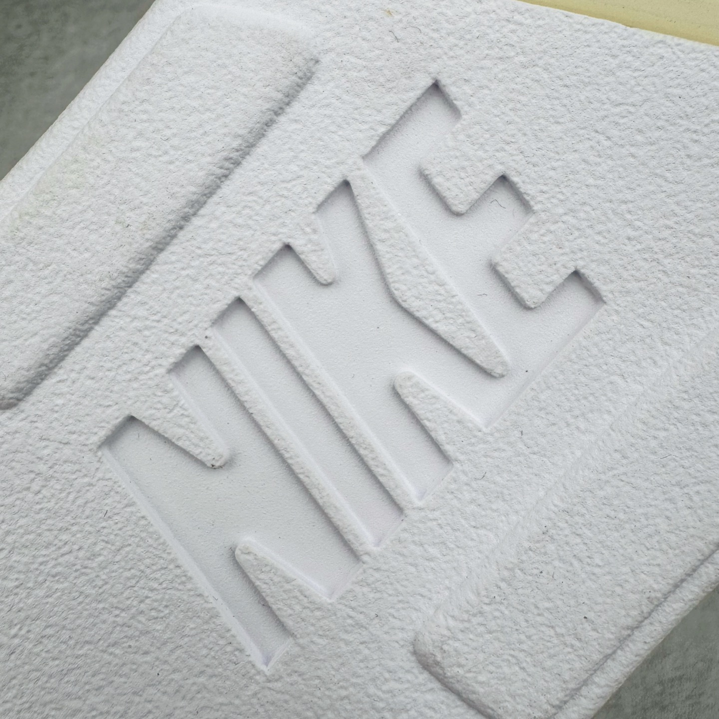 图片[21]-＃纯原 A Ma Maniére x Air Jordan AJ5 “Burgundy Crush” AMM联名白酒红 IB1528-100 SZ原厂全套原楦原纸板磨具开发 原厂皮料加持 原厂港宝加持定型后跟R度完美 同源原厂电绣 飞人针数密度立体效果一致 原厂拉帮手法 原厂配置纸衬高频鞋盒 原厂指令配双鞋带 原厂TPU网格鞋带扣 超高鞋面清洁度 最高QC检验标准 控制溢胶瑕疵 到手可放心比对发售原鞋 上脚百分百充正驾驭 尺码：40 40.5 41 42 42.5 43 44 44.5 45 46 47.5-选品中心