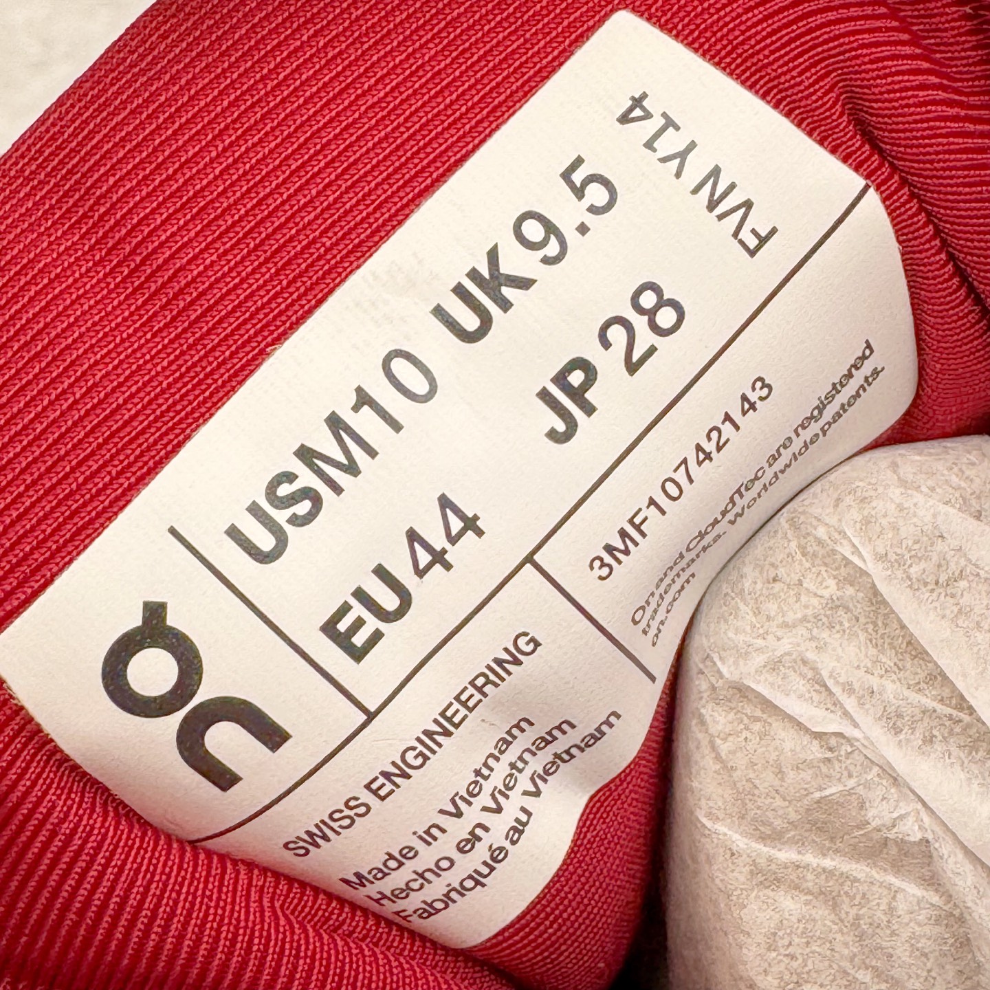 图片[11]-On Cloudmonster 2 昂跑减震生活休闲鞋 此运动品牌 开创于2010年 缓震着陆、强效回弹、轻柔质感的设计构思始终是ON研制关键 与此同时基于“为全球提供革新性的跑步感受”信念 陆续推出了多款跑鞋及其以专业运动人体跑步工程学为设计关键的功能性跑步服饰设备 让跑者不费力气地畅快畅跑 尺码：36 36.5 37.5 38 38.5 39 40 40.5 41 42 42.5 43 44 44.5 45-选品中心