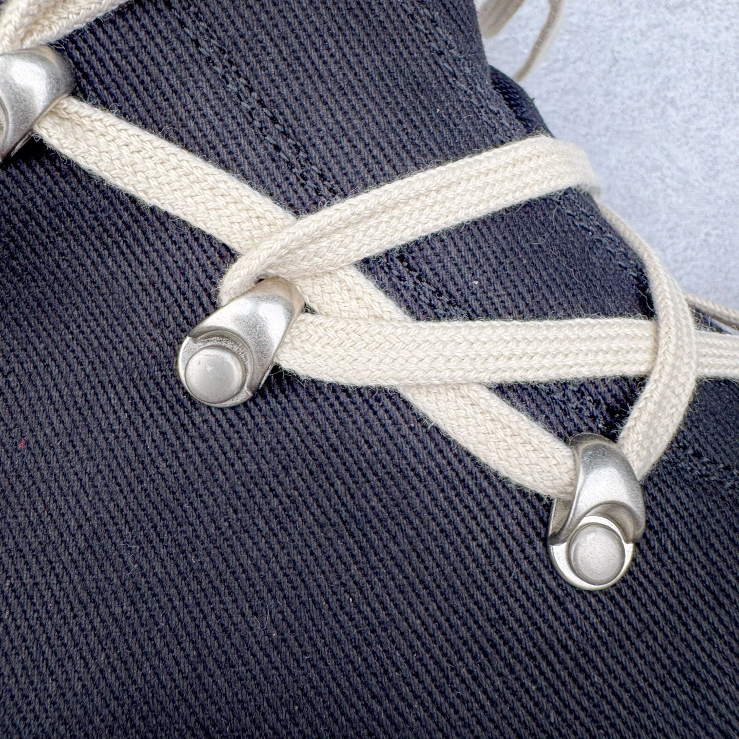 图片[18]-＃DG纯原 Rick Owens Drkshdw 瑞克·欧文斯尼龙罗缎高帮时尚运动板鞋 黑白 二级市场已经7K以上 平台客户随意卖四位数 RO广东原厂出品 纯原天花板 原版一比一复刻 冲正绝不翻车 还原度达到百分之98以上 原楦开发纸版版型 ZP拆解原版1：1复模裁片纸版 力求做到0错位 这样才能达到和zp一致的鞋型味道 采用进口cnc数控机床开发对版独家tpu奶香大底 区别于市场所有版本 zp同源全头层粒面小牛皮 达到和zp一致手感 原厂进口细纹布 万邦订购原厂高弹粉红色海绵 内里搭配软质细腻羊皮 TPU高密度大底 软硬度透光度高已经测试和原版一致 尺码：36 37 38 39 40 41 42 43 44 45 46-选品中心