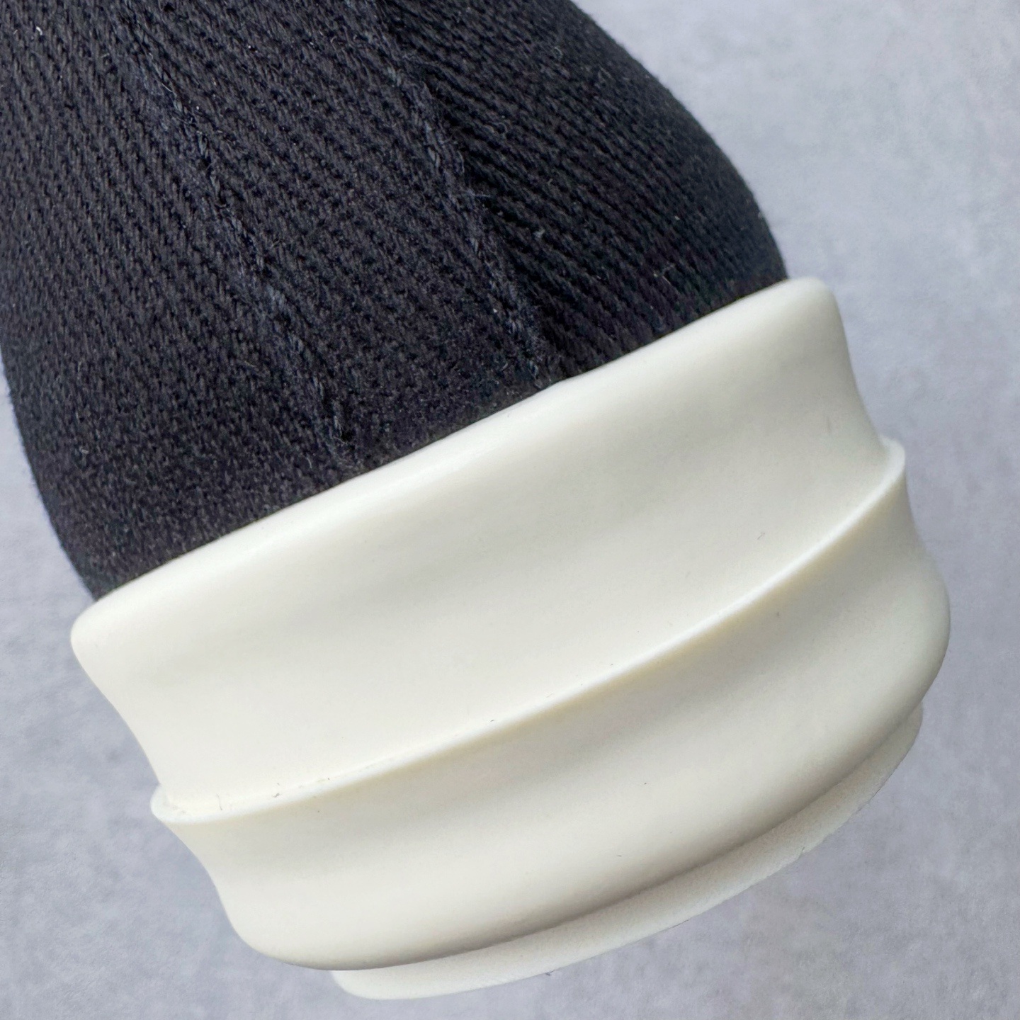 图片[12]-＃DG纯原 Rick Owens Drkshdw 瑞克·欧文斯尼龙罗缎高帮时尚运动板鞋 黑白 二级市场已经7K以上 平台客户随意卖四位数 RO广东原厂出品 纯原天花板 原版一比一复刻 冲正绝不翻车 还原度达到百分之98以上 原楦开发纸版版型 ZP拆解原版1：1复模裁片纸版 力求做到0错位 这样才能达到和zp一致的鞋型味道 采用进口cnc数控机床开发对版独家tpu奶香大底 区别于市场所有版本 zp同源全头层粒面小牛皮 达到和zp一致手感 原厂进口细纹布 万邦订购原厂高弹粉红色海绵 内里搭配软质细腻羊皮 TPU高密度大底 软硬度透光度高已经测试和原版一致 尺码：36 37 38 39 40 41 42 43 44 45 46-选品中心