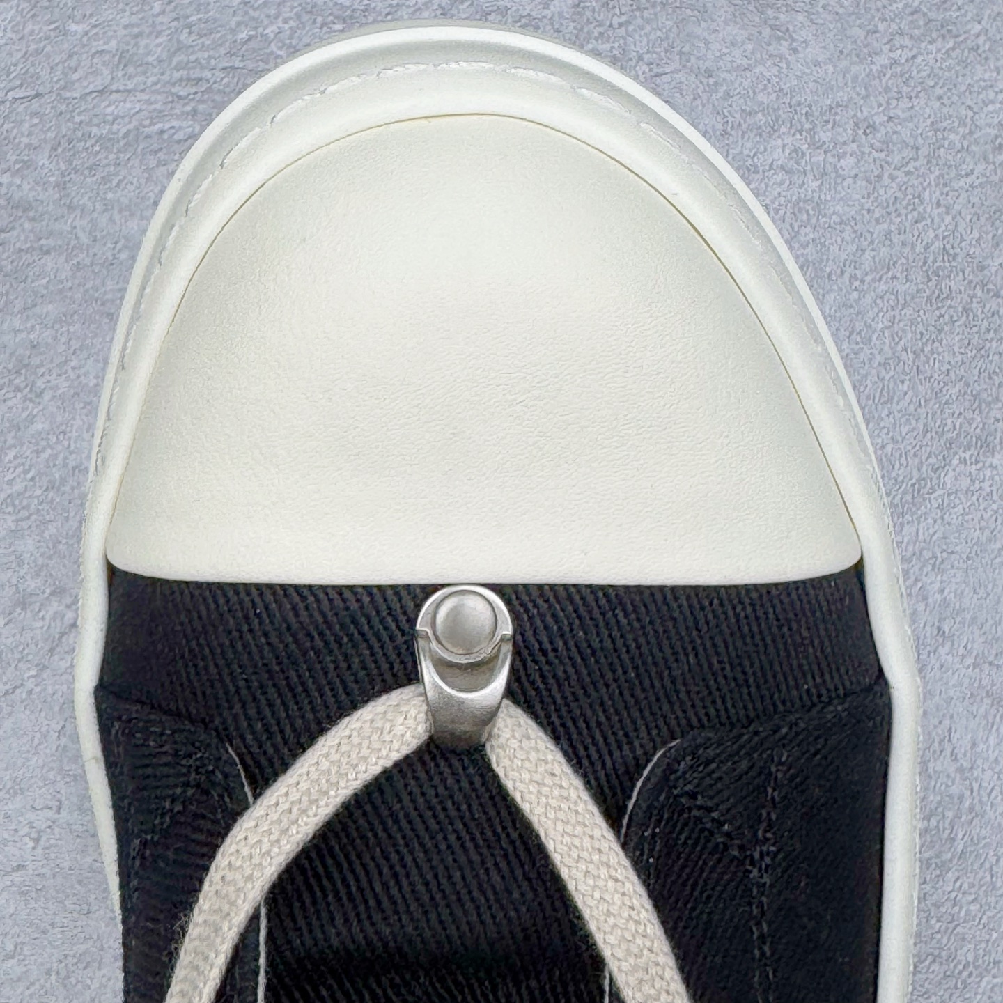 图片[16]-＃DG纯原 Rick Owens Drkshdw 瑞克·欧文斯尼龙罗缎高帮时尚运动板鞋 黑白 二级市场已经7K以上 平台客户随意卖四位数 RO广东原厂出品 纯原天花板 原版一比一复刻 冲正绝不翻车 还原度达到百分之98以上 原楦开发纸版版型 ZP拆解原版1：1复模裁片纸版 力求做到0错位 这样才能达到和zp一致的鞋型味道 采用进口cnc数控机床开发对版独家tpu奶香大底 区别于市场所有版本 zp同源全头层粒面小牛皮 达到和zp一致手感 原厂进口细纹布 万邦订购原厂高弹粉红色海绵 内里搭配软质细腻羊皮 TPU高密度大底 软硬度透光度高已经测试和原版一致 尺码：36 37 38 39 40 41 42 43 44 45 46-选品中心