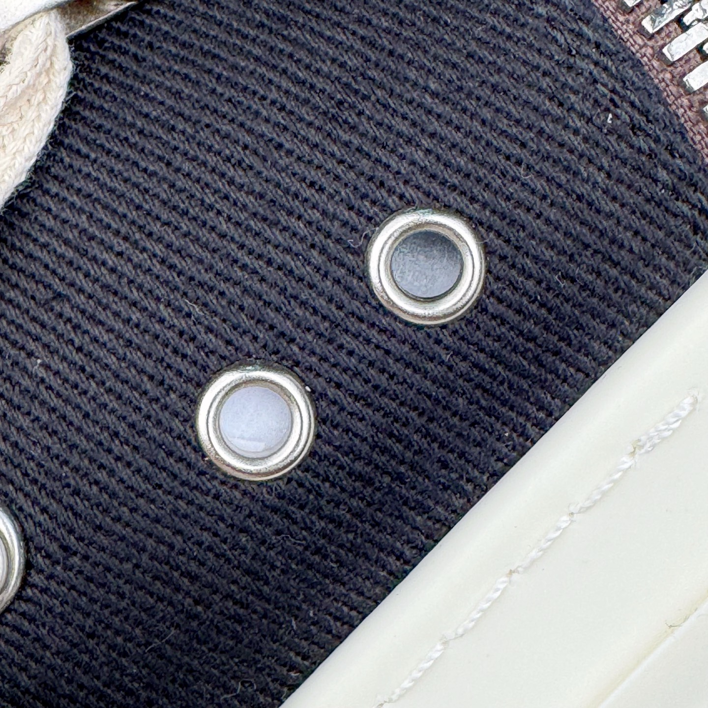 图片[14]-＃DG纯原 Rick Owens Drkshdw 瑞克·欧文斯尼龙罗缎高帮时尚运动板鞋 黑白 二级市场已经7K以上 平台客户随意卖四位数 RO广东原厂出品 纯原天花板 原版一比一复刻 冲正绝不翻车 还原度达到百分之98以上 原楦开发纸版版型 ZP拆解原版1：1复模裁片纸版 力求做到0错位 这样才能达到和zp一致的鞋型味道 采用进口cnc数控机床开发对版独家tpu奶香大底 区别于市场所有版本 zp同源全头层粒面小牛皮 达到和zp一致手感 原厂进口细纹布 万邦订购原厂高弹粉红色海绵 内里搭配软质细腻羊皮 TPU高密度大底 软硬度透光度高已经测试和原版一致 尺码：36 37 38 39 40 41 42 43 44 45 46-选品中心