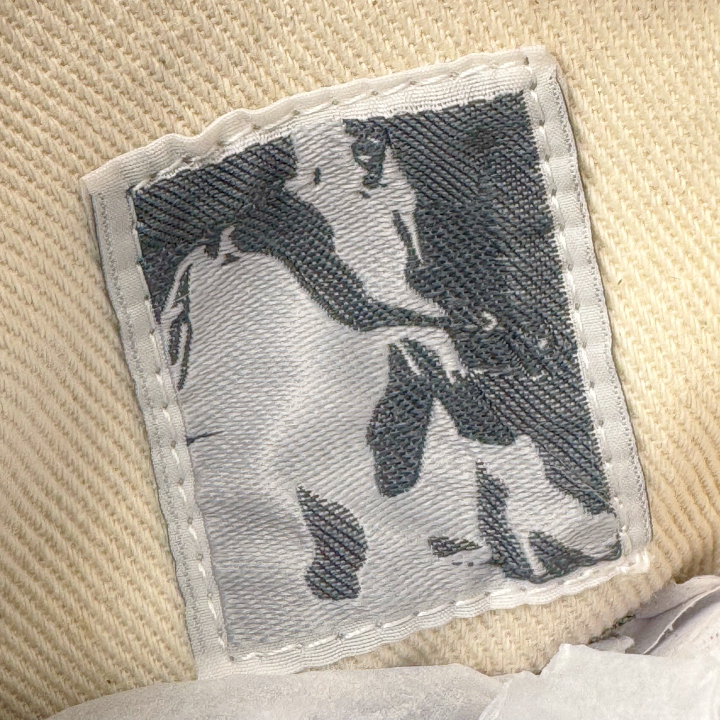 图片[11]-＃DG纯原 Rick Owens Drkshdw 瑞克·欧文斯尼龙罗缎高帮时尚运动板鞋 黑白 二级市场已经7K以上 平台客户随意卖四位数 RO广东原厂出品 纯原天花板 原版一比一复刻 冲正绝不翻车 还原度达到百分之98以上 原楦开发纸版版型 ZP拆解原版1：1复模裁片纸版 力求做到0错位 这样才能达到和zp一致的鞋型味道 采用进口cnc数控机床开发对版独家tpu奶香大底 区别于市场所有版本 zp同源全头层粒面小牛皮 达到和zp一致手感 原厂进口细纹布 万邦订购原厂高弹粉红色海绵 内里搭配软质细腻羊皮 TPU高密度大底 软硬度透光度高已经测试和原版一致 尺码：36 37 38 39 40 41 42 43 44 45 46-选品中心