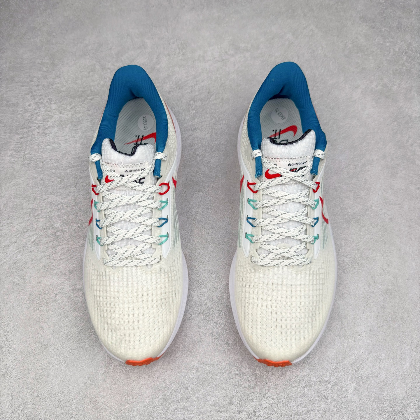 图片[2]-＃TG纯原 NK Zoom Pegasus 飞马39代马拉松系列网面透气缓震疾速跑鞋 独家渠道 市面未流通批次 奥莱直播间499 599一样的东西 碾压市面现存所有版本 公司一样的东西 超值回馈 帮你省钱 拥有 Zoom Air 一如既往的稳定感和流畅感 鞋面采用工程网眼设计 为特定高热区域营造出色透气性 进一步增加鞋面的穿孔数量 让足部能够快速散热 中足搭配 Flywire 飞线 在高速运动时营造舒适稳定的贴合感 内置Zoon气垫加持 动力十足 尺码：36 36.5 37.5 38 38.5 39 40 40.5 41 42 42.5 43 44 44.5 45-选品中心