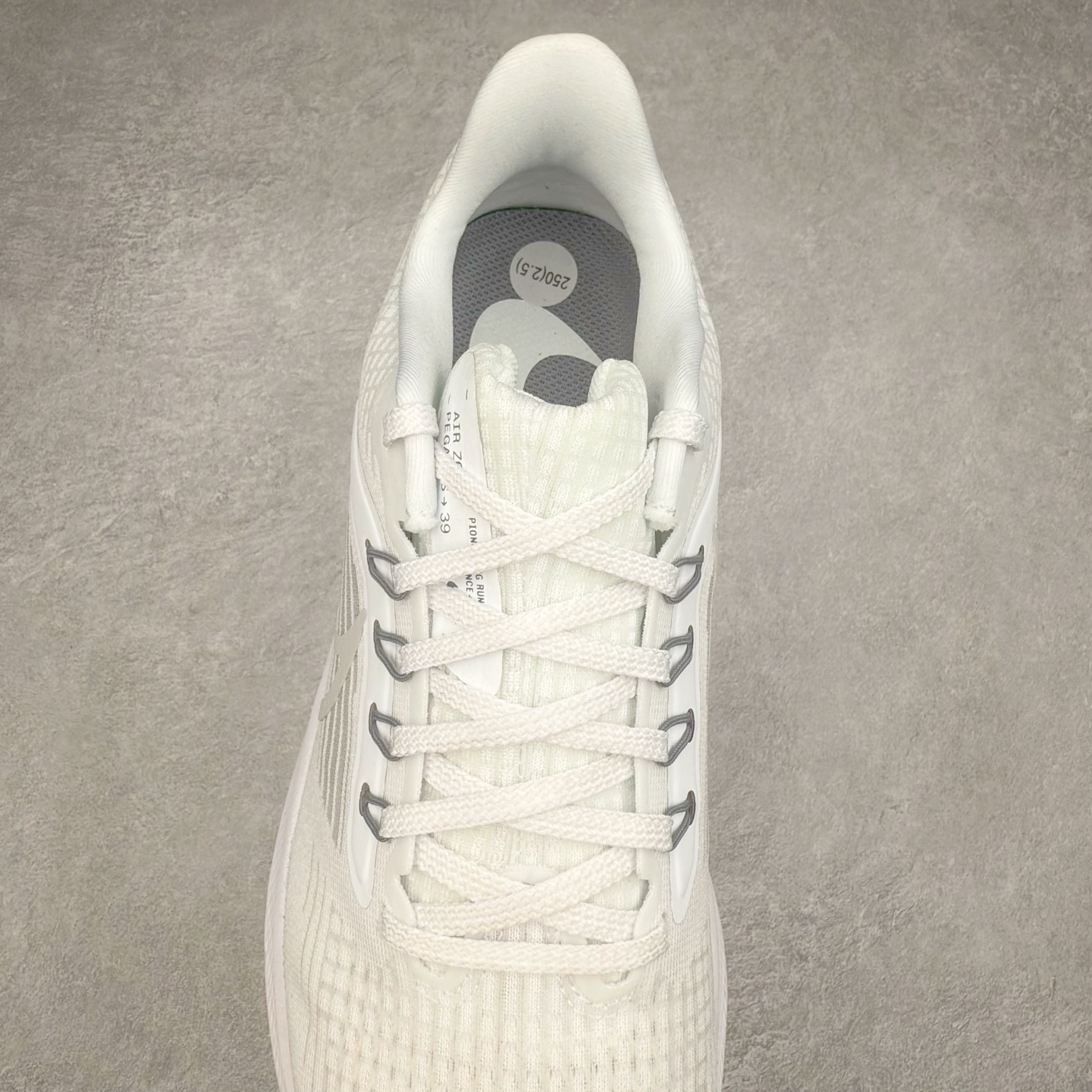 图片[5]-＃TG纯原 NK Zoom Pegasus 飞马39代马拉松系列网面透气缓震疾速跑鞋 独家渠道 市面未流通批次 奥莱直播间499 599一样的东西 碾压市面现存所有版本 公司一样的东西 超值回馈 帮你省钱 拥有 Zoom Air 一如既往的稳定感和流畅感 鞋面采用工程网眼设计 为特定高热区域营造出色透气性 进一步增加鞋面的穿孔数量 让足部能够快速散热 中足搭配 Flywire 飞线 在高速运动时营造舒适稳定的贴合感 内置Zoon气垫加持 动力十足 尺码：36 36.5 37.5 38 38.5 39 40 40.5 41 42 42.5 43 44 44.5 45-选品中心