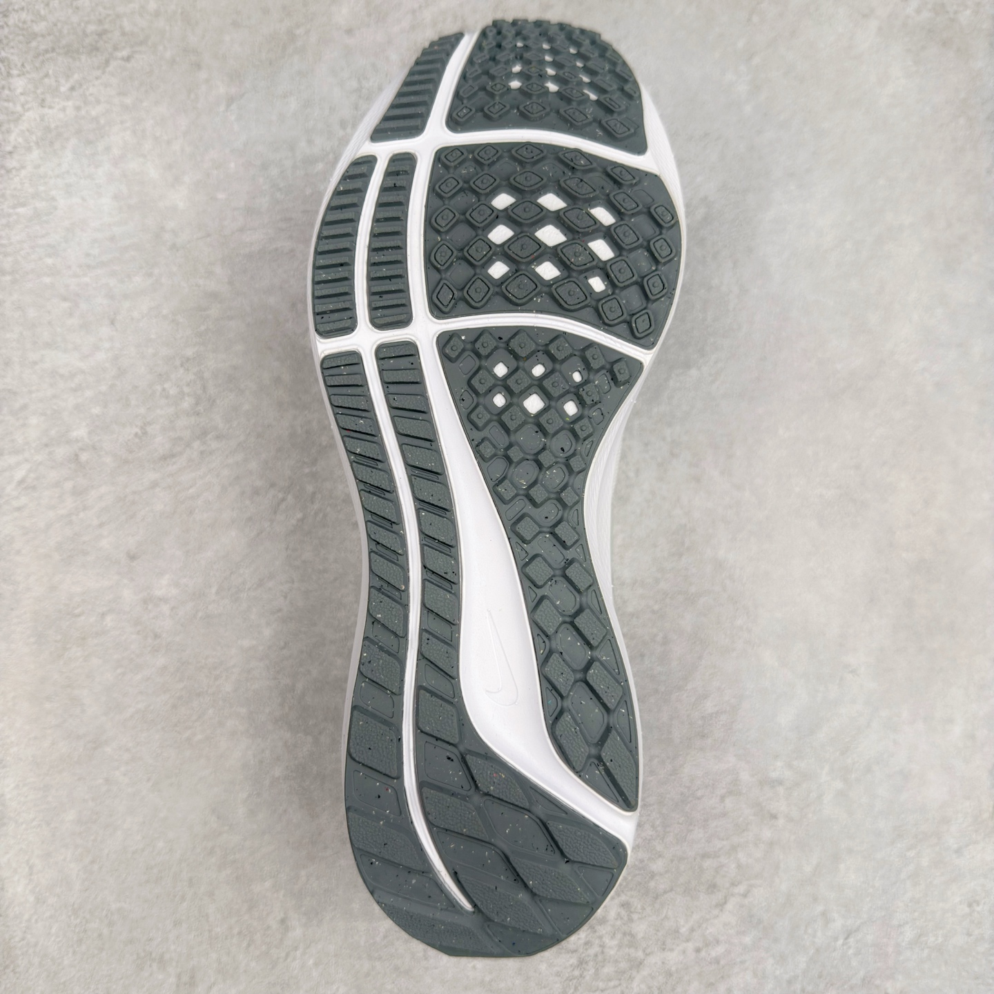 图片[9]-＃TG纯原 NK Zoom Pegasus 飞马39代马拉松系列网面透气缓震疾速跑鞋 独家渠道 市面未流通批次 奥莱直播间499 599一样的东西 碾压市面现存所有版本 公司一样的东西 超值回馈 帮你省钱 拥有 Zoom Air 一如既往的稳定感和流畅感 鞋面采用工程网眼设计 为特定高热区域营造出色透气性 进一步增加鞋面的穿孔数量 让足部能够快速散热 中足搭配 Flywire 飞线 在高速运动时营造舒适稳定的贴合感 内置Zoon气垫加持 动力十足 尺码：36 36.5 37.5 38 38.5 39 40 40.5 41 42 42.5 43 44 44.5 45-选品中心