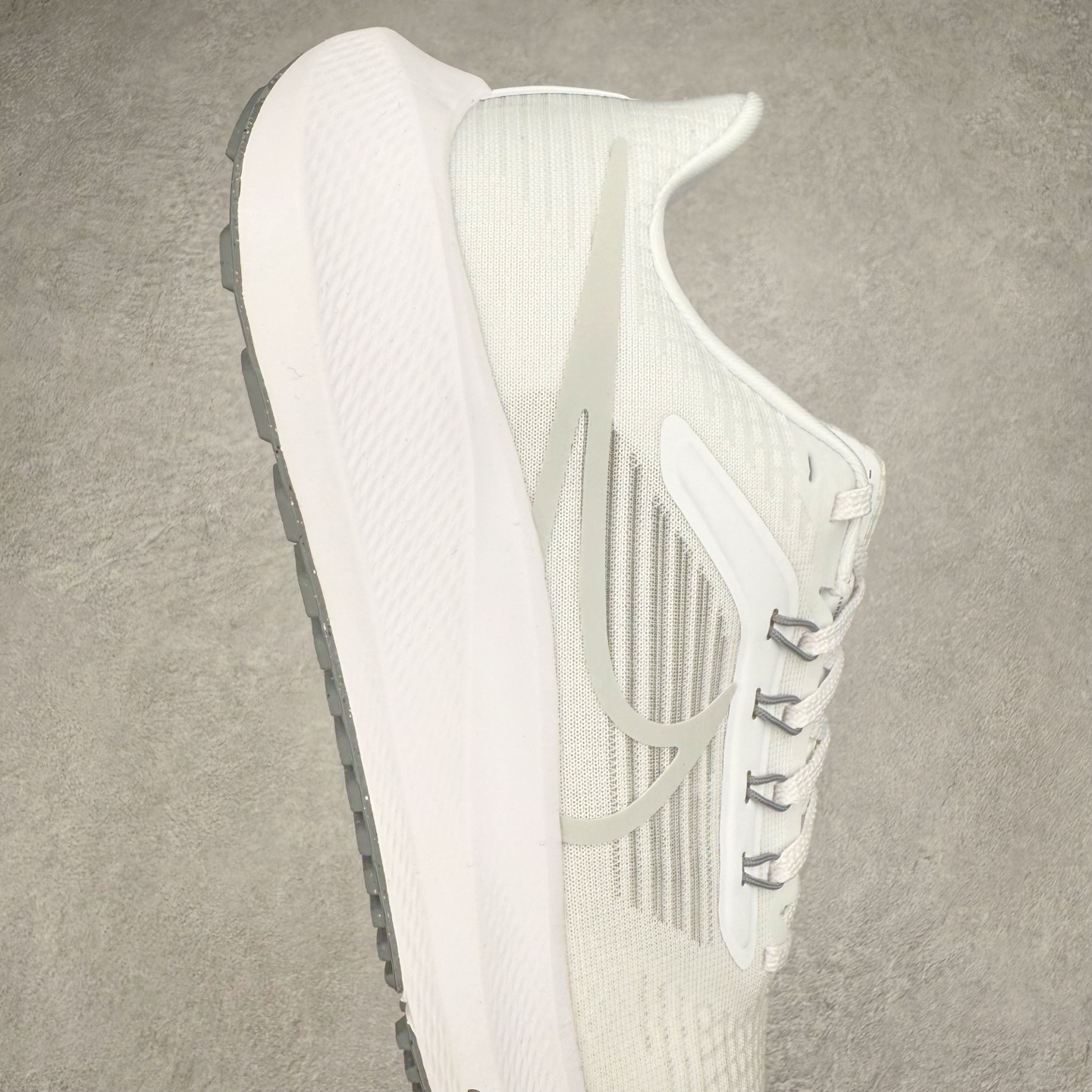 图片[6]-＃TG纯原 NK Zoom Pegasus 飞马39代马拉松系列网面透气缓震疾速跑鞋 独家渠道 市面未流通批次 奥莱直播间499 599一样的东西 碾压市面现存所有版本 公司一样的东西 超值回馈 帮你省钱 拥有 Zoom Air 一如既往的稳定感和流畅感 鞋面采用工程网眼设计 为特定高热区域营造出色透气性 进一步增加鞋面的穿孔数量 让足部能够快速散热 中足搭配 Flywire 飞线 在高速运动时营造舒适稳定的贴合感 内置Zoon气垫加持 动力十足 尺码：36 36.5 37.5 38 38.5 39 40 40.5 41 42 42.5 43 44 44.5 45-选品中心