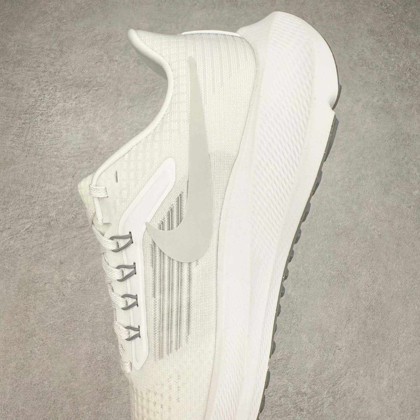 图片[7]-＃TG纯原 NK Zoom Pegasus 飞马39代马拉松系列网面透气缓震疾速跑鞋 独家渠道 市面未流通批次 奥莱直播间499 599一样的东西 碾压市面现存所有版本 公司一样的东西 超值回馈 帮你省钱 拥有 Zoom Air 一如既往的稳定感和流畅感 鞋面采用工程网眼设计 为特定高热区域营造出色透气性 进一步增加鞋面的穿孔数量 让足部能够快速散热 中足搭配 Flywire 飞线 在高速运动时营造舒适稳定的贴合感 内置Zoon气垫加持 动力十足 尺码：36 36.5 37.5 38 38.5 39 40 40.5 41 42 42.5 43 44 44.5 45-选品中心