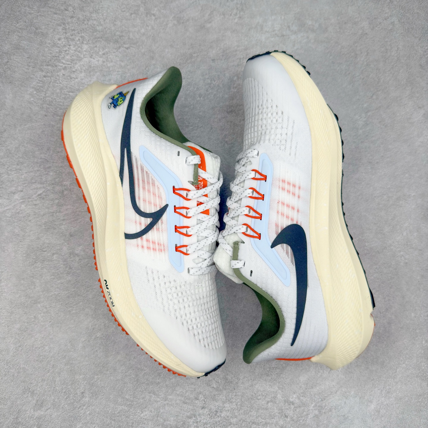 图片[3]-＃TG纯原 NK Zoom Pegasus 飞马39代马拉松系列网面透气缓震疾速跑鞋 独家渠道 市面未流通批次 奥莱直播间499 599一样的东西 碾压市面现存所有版本 公司一样的东西 超值回馈 帮你省钱 拥有 Zoom Air 一如既往的稳定感和流畅感 鞋面采用工程网眼设计 为特定高热区域营造出色透气性 进一步增加鞋面的穿孔数量 让足部能够快速散热 中足搭配 Flywire 飞线 在高速运动时营造舒适稳定的贴合感 内置Zoon气垫加持 动力十足 尺码：36 36.5 37.5 38 38.5 39 40 40.5 41 42 42.5 43 44 44.5 45-选品中心