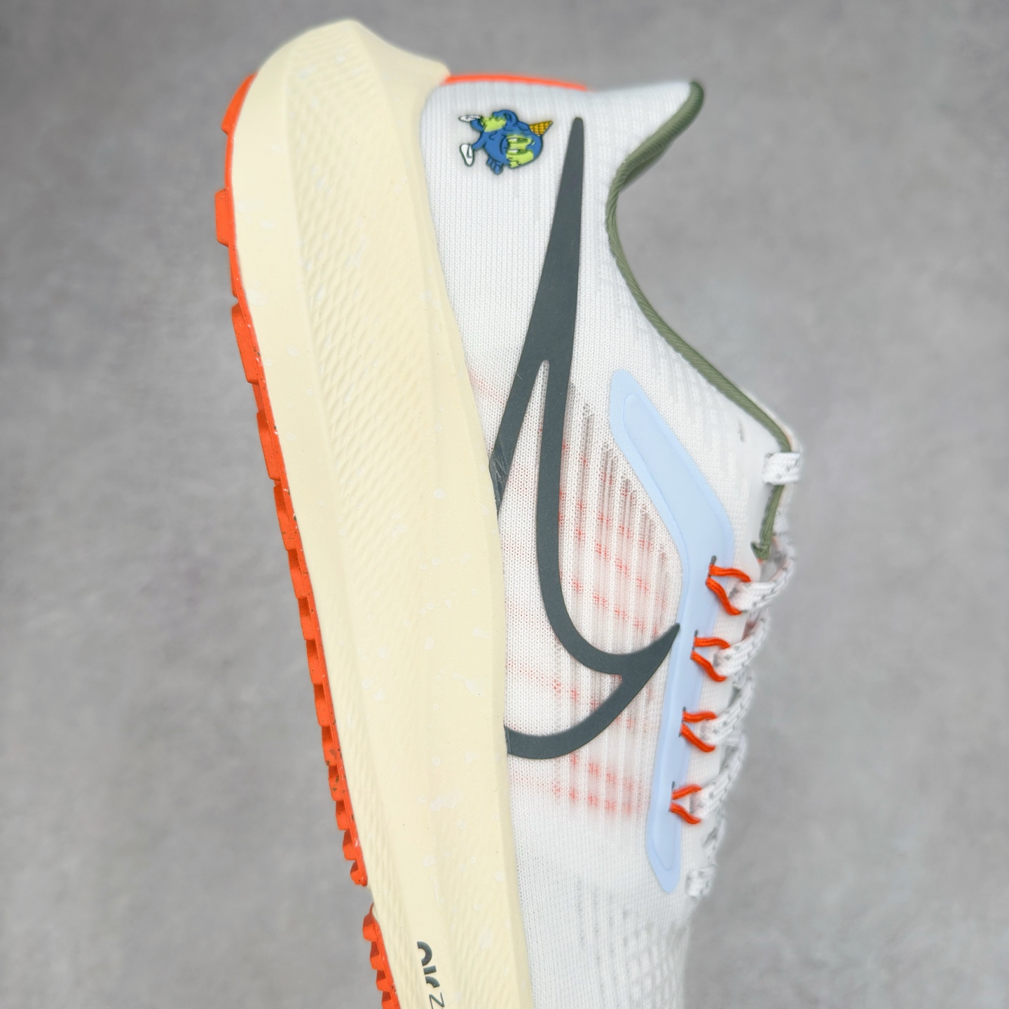 图片[6]-＃TG纯原 NK Zoom Pegasus 飞马39代马拉松系列网面透气缓震疾速跑鞋 独家渠道 市面未流通批次 奥莱直播间499 599一样的东西 碾压市面现存所有版本 公司一样的东西 超值回馈 帮你省钱 拥有 Zoom Air 一如既往的稳定感和流畅感 鞋面采用工程网眼设计 为特定高热区域营造出色透气性 进一步增加鞋面的穿孔数量 让足部能够快速散热 中足搭配 Flywire 飞线 在高速运动时营造舒适稳定的贴合感 内置Zoon气垫加持 动力十足 尺码：36 36.5 37.5 38 38.5 39 40 40.5 41 42 42.5 43 44 44.5 45-选品中心