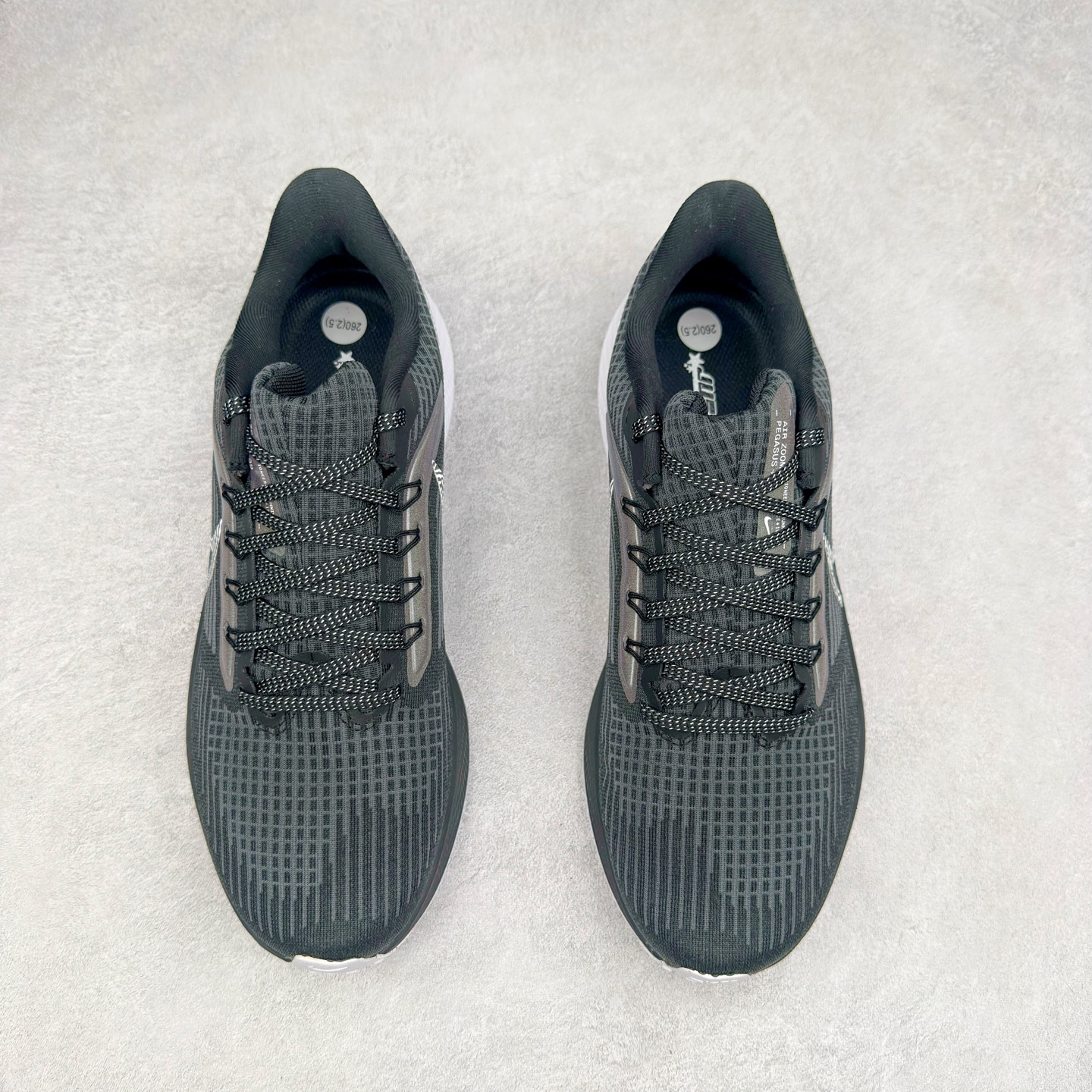 图片[2]-＃TG纯原 NK Zoom Pegasus 飞马39代马拉松系列网面透气缓震疾速跑鞋 独家渠道 市面未流通批次 奥莱直播间499 599一样的东西 碾压市面现存所有版本 公司一样的东西 超值回馈 帮你省钱 拥有 Zoom Air 一如既往的稳定感和流畅感 鞋面采用工程网眼设计 为特定高热区域营造出色透气性 进一步增加鞋面的穿孔数量 让足部能够快速散热 中足搭配 Flywire 飞线 在高速运动时营造舒适稳定的贴合感 内置Zoon气垫加持 动力十足 尺码：36 36.5 37.5 38 38.5 39 40 40.5 41 42 42.5 43 44 44.5 45-选品中心