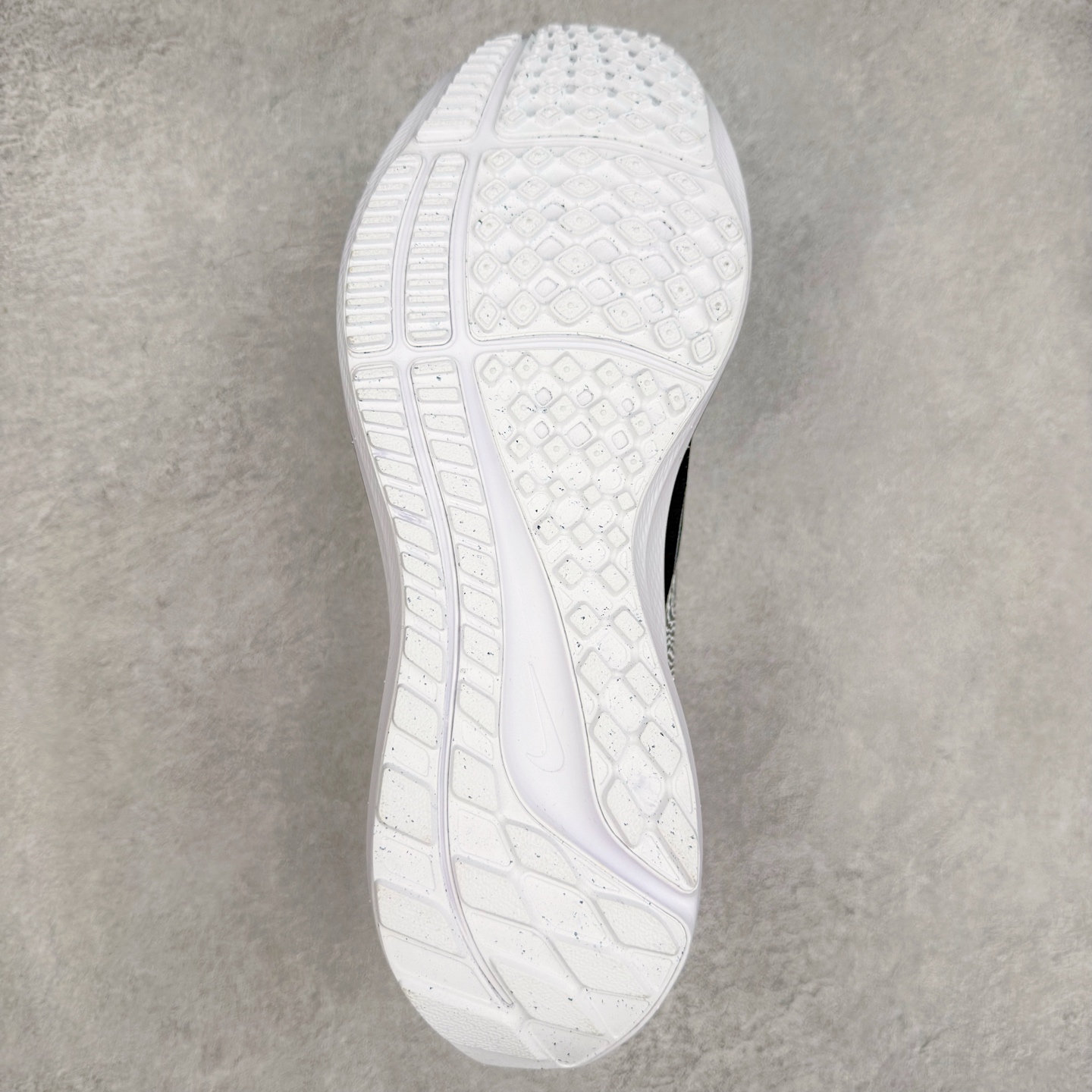 图片[9]-＃TG纯原 NK Zoom Pegasus 飞马39代马拉松系列网面透气缓震疾速跑鞋 独家渠道 市面未流通批次 奥莱直播间499 599一样的东西 碾压市面现存所有版本 公司一样的东西 超值回馈 帮你省钱 拥有 Zoom Air 一如既往的稳定感和流畅感 鞋面采用工程网眼设计 为特定高热区域营造出色透气性 进一步增加鞋面的穿孔数量 让足部能够快速散热 中足搭配 Flywire 飞线 在高速运动时营造舒适稳定的贴合感 内置Zoon气垫加持 动力十足 尺码：36 36.5 37.5 38 38.5 39 40 40.5 41 42 42.5 43 44 44.5 45-选品中心