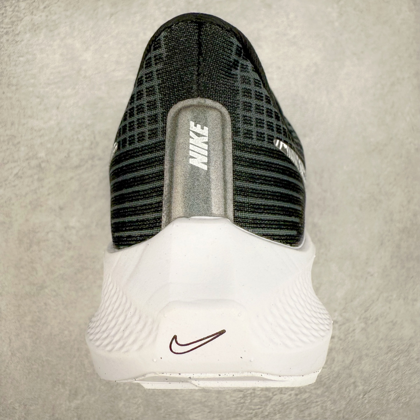 图片[8]-＃TG纯原 NK Zoom Pegasus 飞马39代马拉松系列网面透气缓震疾速跑鞋 独家渠道 市面未流通批次 奥莱直播间499 599一样的东西 碾压市面现存所有版本 公司一样的东西 超值回馈 帮你省钱 拥有 Zoom Air 一如既往的稳定感和流畅感 鞋面采用工程网眼设计 为特定高热区域营造出色透气性 进一步增加鞋面的穿孔数量 让足部能够快速散热 中足搭配 Flywire 飞线 在高速运动时营造舒适稳定的贴合感 内置Zoon气垫加持 动力十足 尺码：36 36.5 37.5 38 38.5 39 40 40.5 41 42 42.5 43 44 44.5 45-选品中心