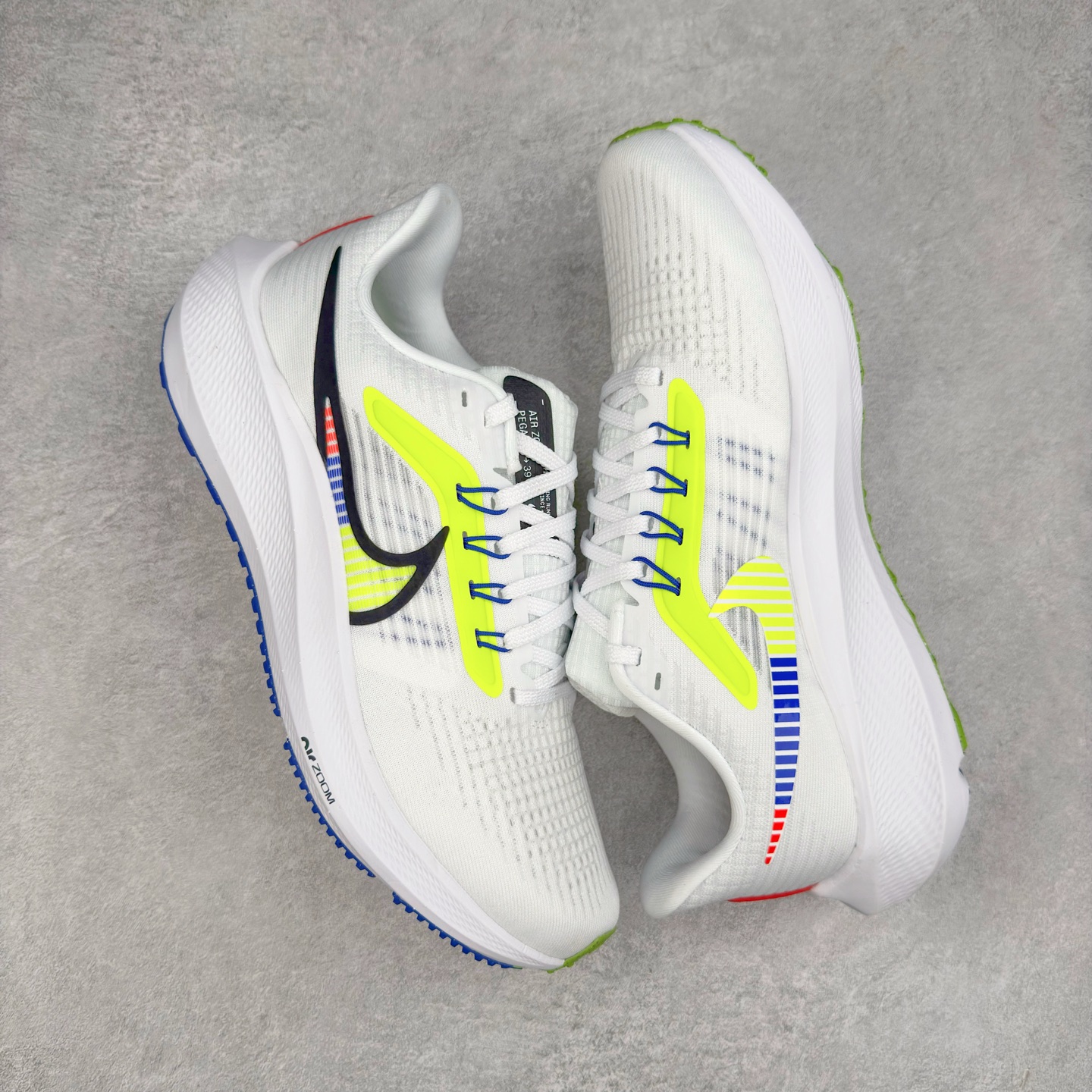 图片[3]-＃TG纯原 NK Zoom Pegasus 飞马39代马拉松系列网面透气缓震疾速跑鞋 独家渠道 市面未流通批次 奥莱直播间499 599一样的东西 碾压市面现存所有版本 公司一样的东西 超值回馈 帮你省钱 拥有 Zoom Air 一如既往的稳定感和流畅感 鞋面采用工程网眼设计 为特定高热区域营造出色透气性 进一步增加鞋面的穿孔数量 让足部能够快速散热 中足搭配 Flywire 飞线 在高速运动时营造舒适稳定的贴合感 内置Zoon气垫加持 动力十足 尺码：36 36.5 37.5 38 38.5 39 40 40.5 41 42 42.5 43 44 44.5 45-选品中心