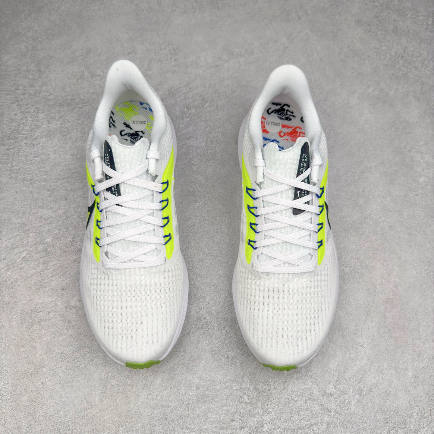 图片[2]-＃TG纯原 NK Zoom Pegasus 飞马39代马拉松系列网面透气缓震疾速跑鞋 独家渠道 市面未流通批次 奥莱直播间499 599一样的东西 碾压市面现存所有版本 公司一样的东西 超值回馈 帮你省钱 拥有 Zoom Air 一如既往的稳定感和流畅感 鞋面采用工程网眼设计 为特定高热区域营造出色透气性 进一步增加鞋面的穿孔数量 让足部能够快速散热 中足搭配 Flywire 飞线 在高速运动时营造舒适稳定的贴合感 内置Zoon气垫加持 动力十足 尺码：36 36.5 37.5 38 38.5 39 40 40.5 41 42 42.5 43 44 44.5 45-选品中心