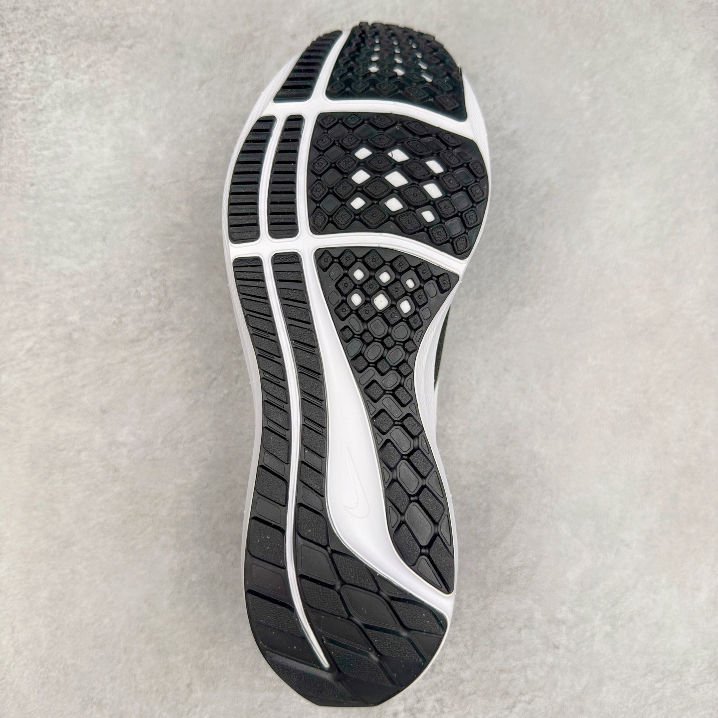 图片[9]-＃TG纯原 NK Zoom Pegasus 飞马39代马拉松系列网面透气缓震疾速跑鞋 独家渠道 市面未流通批次 奥莱直播间499 599一样的东西 碾压市面现存所有版本 公司一样的东西 超值回馈 帮你省钱 拥有 Zoom Air 一如既往的稳定感和流畅感 鞋面采用工程网眼设计 为特定高热区域营造出色透气性 进一步增加鞋面的穿孔数量 让足部能够快速散热 中足搭配 Flywire 飞线 在高速运动时营造舒适稳定的贴合感 内置Zoon气垫加持 动力十足 尺码：36 36.5 37.5 38 38.5 39 40 40.5 41 42 42.5 43 44 44.5 45-选品中心