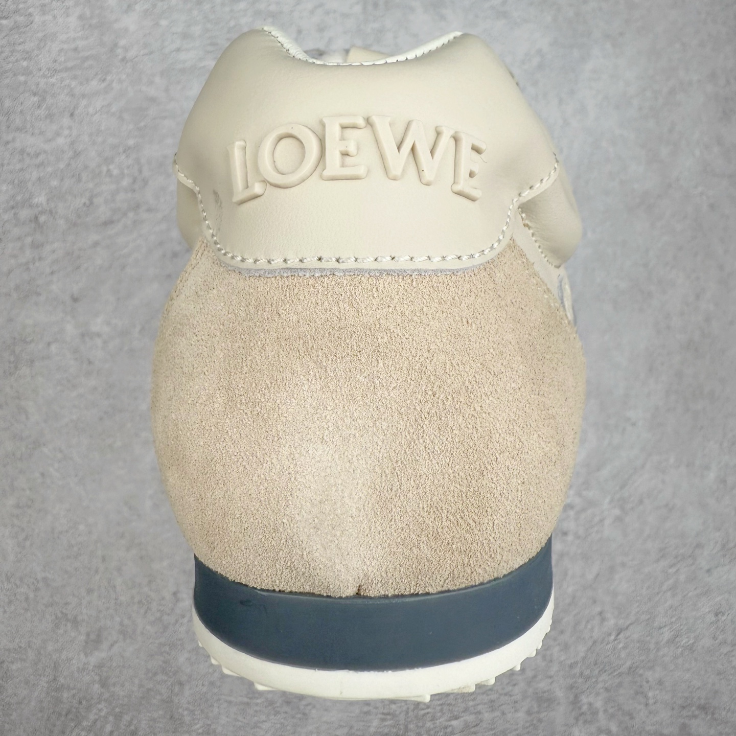 图片[8]-罗意威LOEWE 2025 | Ballet Runner2.0 新款芭蕾舞鞋 超级棒 不对称鞋头造型 作为LOEWE的标志性设计 超柔软 轻便且灵活的鞋底 新的波浪纹理橡胶外底 延伸至鞋头 升级的柔软皮革内衬和鞋床 提供最大舒适感 后跟有3D注塑橡胶徽标 真皮和皮料混搭彰显复古风格 内增高拼色德训鞋 阿甘鞋 小白鞋 拼色拼接鞋面 非常高级隐藏式小内增高 脚后跟设计新颖 柔软舒适 会被评为年度最舒适的暴走鞋 如履平地 原版细节 鞋面由进口麂皮 牛皮 原版布拼接 牛皮垫脚 原版定制磨具组合大底 原盒包装 内娱明星杨幂等众多同款上脚 小红书 一系列素材图 极具爆款 尺码 35 36 37 38 39 40 41 42 43 44 45 46-选品中心