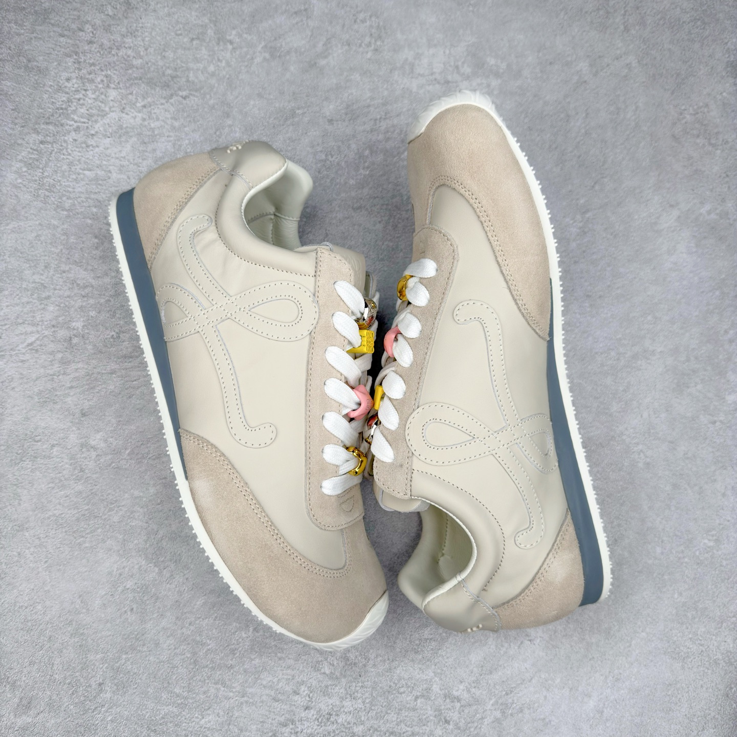 图片[3]-罗意威LOEWE 2025 | Ballet Runner2.0 新款芭蕾舞鞋 超级棒 不对称鞋头造型 作为LOEWE的标志性设计 超柔软 轻便且灵活的鞋底 新的波浪纹理橡胶外底 延伸至鞋头 升级的柔软皮革内衬和鞋床 提供最大舒适感 后跟有3D注塑橡胶徽标 真皮和皮料混搭彰显复古风格 内增高拼色德训鞋 阿甘鞋 小白鞋 拼色拼接鞋面 非常高级隐藏式小内增高 脚后跟设计新颖 柔软舒适 会被评为年度最舒适的暴走鞋 如履平地 原版细节 鞋面由进口麂皮 牛皮 原版布拼接 牛皮垫脚 原版定制磨具组合大底 原盒包装 内娱明星杨幂等众多同款上脚 小红书 一系列素材图 极具爆款 尺码 35 36 37 38 39 40 41 42 43 44 45 46-选品中心