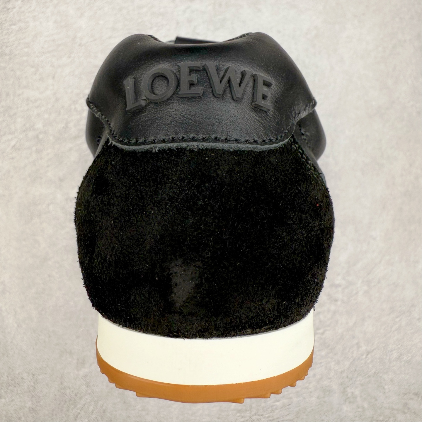 图片[8]-罗意威LOEWE 2025 | Ballet Runner2.0 新款芭蕾舞鞋 超级棒 不对称鞋头造型 作为LOEWE的标志性设计 超柔软 轻便且灵活的鞋底 新的波浪纹理橡胶外底 延伸至鞋头 升级的柔软皮革内衬和鞋床 提供最大舒适感 后跟有3D注塑橡胶徽标 真皮和皮料混搭彰显复古风格 内增高拼色德训鞋 阿甘鞋 小白鞋 拼色拼接鞋面 非常高级隐藏式小内增高 脚后跟设计新颖 柔软舒适 会被评为年度最舒适的暴走鞋 如履平地 原版细节 鞋面由进口麂皮 牛皮 原版布拼接 牛皮垫脚 原版定制磨具组合大底 原盒包装 内娱明星杨幂等众多同款上脚 小红书 一系列素材图 极具爆款 尺码 35 36 37 38 39 40 41 42 43 44 45 46-选品中心