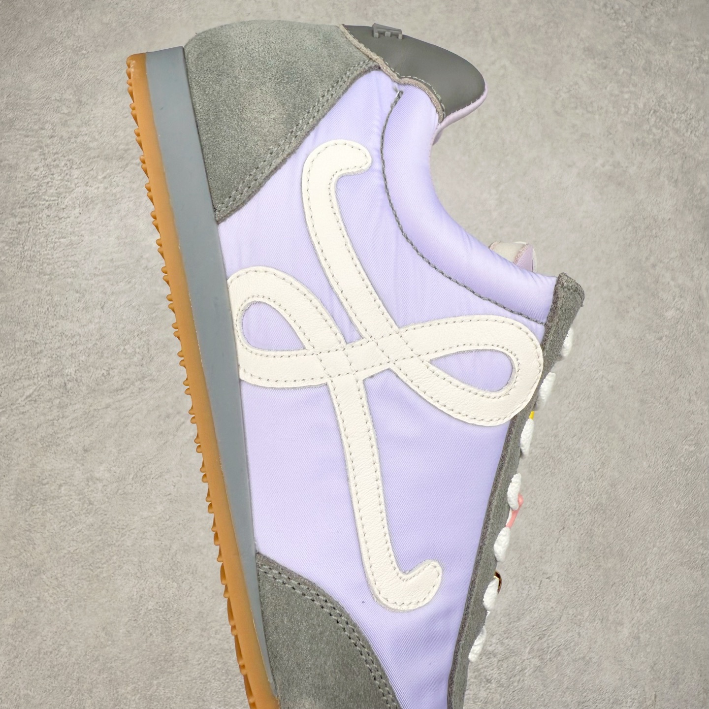 图片[6]-罗意威LOEWE 2025 | Ballet Runner2.0 新款芭蕾舞鞋 超级棒 不对称鞋头造型 作为LOEWE的标志性设计 超柔软 轻便且灵活的鞋底 新的波浪纹理橡胶外底 延伸至鞋头 升级的柔软皮革内衬和鞋床 提供最大舒适感 后跟有3D注塑橡胶徽标 真皮和皮料混搭彰显复古风格 内增高拼色德训鞋 阿甘鞋 小白鞋 拼色拼接鞋面 非常高级隐藏式小内增高 脚后跟设计新颖 柔软舒适 会被评为年度最舒适的暴走鞋 如履平地 原版细节 鞋面由进口麂皮 牛皮 原版布拼接 牛皮垫脚 原版定制磨具组合大底 原盒包装 内娱明星杨幂等众多同款上脚 小红书 一系列素材图 极具爆款 尺码 35 36 37 38 39 40 41 42 43 44 45 46-选品中心