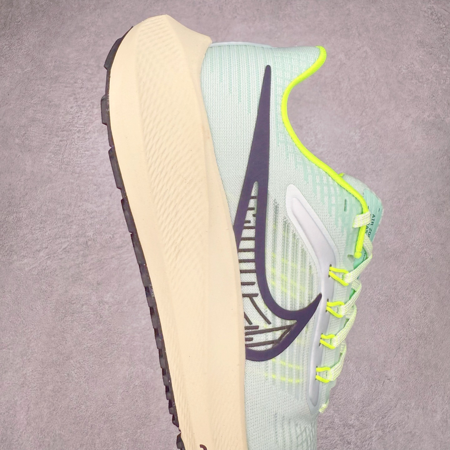 图片[6]-＃TG纯原 NK Zoom Pegasus 飞马39代马拉松系列网面透气缓震疾速跑鞋 独家渠道 市面未流通批次 奥莱直播间499 599一样的东西 碾压市面现存所有版本 公司一样的东西 超值回馈 帮你省钱 拥有 Zoom Air 一如既往的稳定感和流畅感 鞋面采用工程网眼设计 为特定高热区域营造出色透气性 进一步增加鞋面的穿孔数量 让足部能够快速散热 中足搭配 Flywire 飞线 在高速运动时营造舒适稳定的贴合感 内置Zoon气垫加持 动力十足 尺码：36 36.5 37.5 38 38.5 39 40 40.5 41 42 42.5 43 44 44.5 45-选品中心