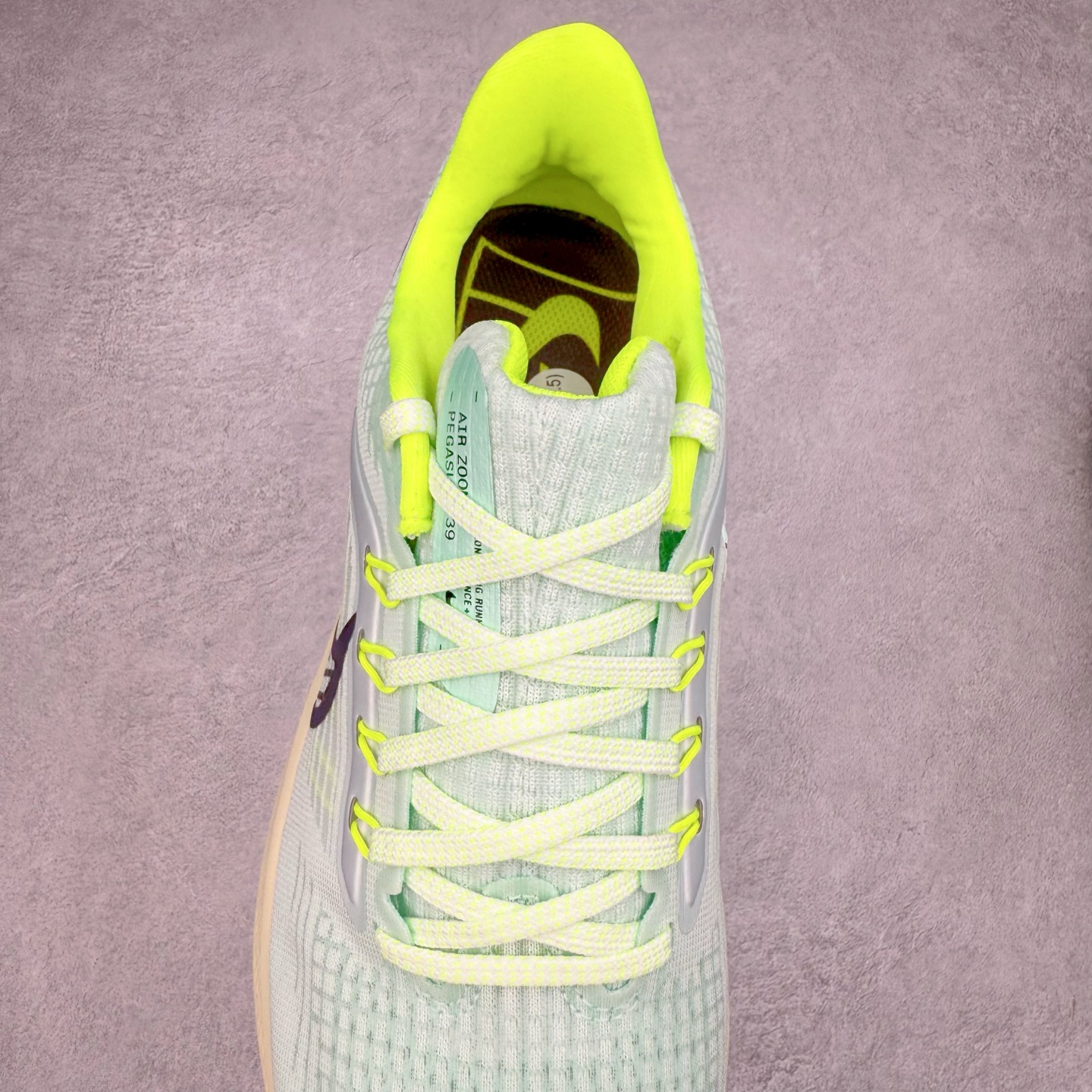 图片[5]-＃TG纯原 NK Zoom Pegasus 飞马39代马拉松系列网面透气缓震疾速跑鞋 独家渠道 市面未流通批次 奥莱直播间499 599一样的东西 碾压市面现存所有版本 公司一样的东西 超值回馈 帮你省钱 拥有 Zoom Air 一如既往的稳定感和流畅感 鞋面采用工程网眼设计 为特定高热区域营造出色透气性 进一步增加鞋面的穿孔数量 让足部能够快速散热 中足搭配 Flywire 飞线 在高速运动时营造舒适稳定的贴合感 内置Zoon气垫加持 动力十足 尺码：36 36.5 37.5 38 38.5 39 40 40.5 41 42 42.5 43 44 44.5 45-选品中心