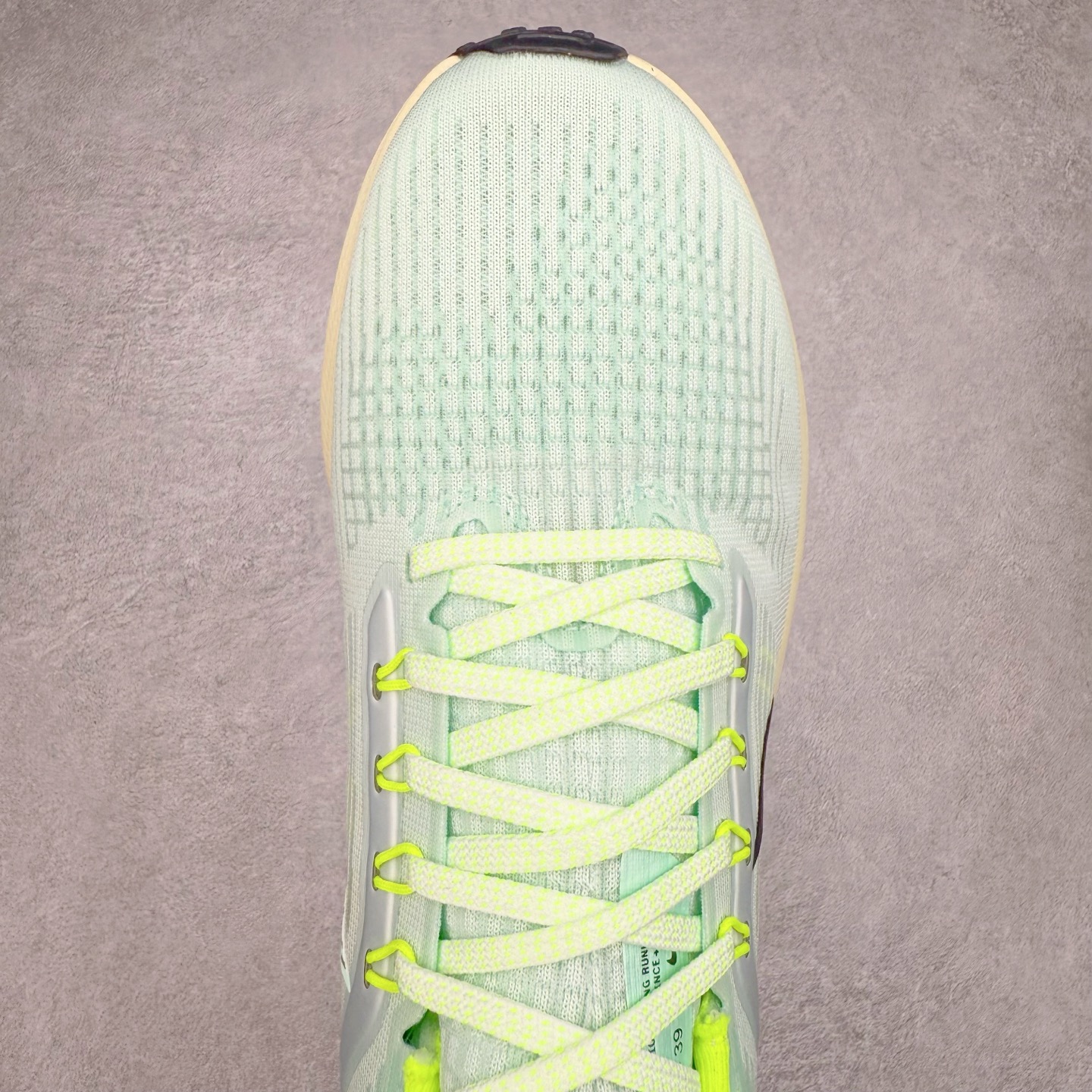 图片[4]-＃TG纯原 NK Zoom Pegasus 飞马39代马拉松系列网面透气缓震疾速跑鞋 独家渠道 市面未流通批次 奥莱直播间499 599一样的东西 碾压市面现存所有版本 公司一样的东西 超值回馈 帮你省钱 拥有 Zoom Air 一如既往的稳定感和流畅感 鞋面采用工程网眼设计 为特定高热区域营造出色透气性 进一步增加鞋面的穿孔数量 让足部能够快速散热 中足搭配 Flywire 飞线 在高速运动时营造舒适稳定的贴合感 内置Zoon气垫加持 动力十足 尺码：36 36.5 37.5 38 38.5 39 40 40.5 41 42 42.5 43 44 44.5 45-选品中心