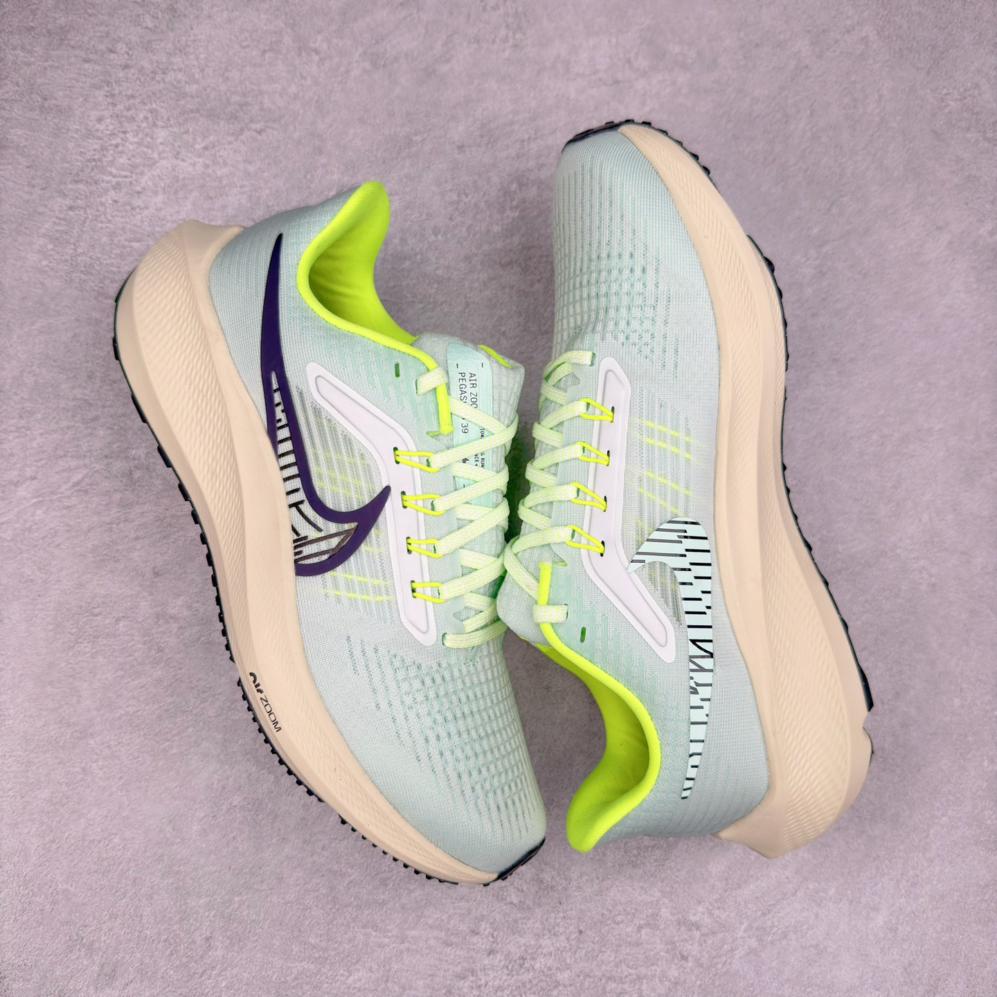 图片[3]-＃TG纯原 NK Zoom Pegasus 飞马39代马拉松系列网面透气缓震疾速跑鞋 独家渠道 市面未流通批次 奥莱直播间499 599一样的东西 碾压市面现存所有版本 公司一样的东西 超值回馈 帮你省钱 拥有 Zoom Air 一如既往的稳定感和流畅感 鞋面采用工程网眼设计 为特定高热区域营造出色透气性 进一步增加鞋面的穿孔数量 让足部能够快速散热 中足搭配 Flywire 飞线 在高速运动时营造舒适稳定的贴合感 内置Zoon气垫加持 动力十足 尺码：36 36.5 37.5 38 38.5 39 40 40.5 41 42 42.5 43 44 44.5 45-选品中心