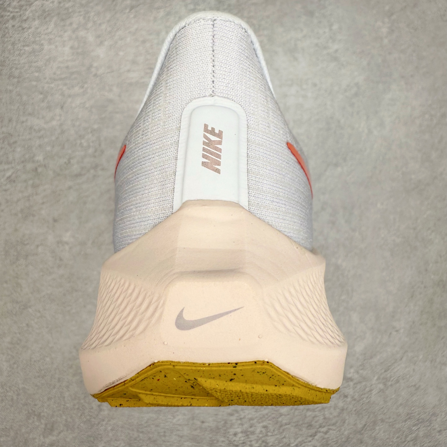 图片[8]-＃TG纯原 NK Zoom Pegasus 飞马39代马拉松系列网面透气缓震疾速跑鞋 独家渠道 市面未流通批次 奥莱直播间499 599一样的东西 碾压市面现存所有版本 公司一样的东西 超值回馈 帮你省钱 拥有 Zoom Air 一如既往的稳定感和流畅感 鞋面采用工程网眼设计 为特定高热区域营造出色透气性 进一步增加鞋面的穿孔数量 让足部能够快速散热 中足搭配 Flywire 飞线 在高速运动时营造舒适稳定的贴合感 内置Zoon气垫加持 动力十足 尺码：36 36.5 37.5 38 38.5 39 40 40.5 41 42 42.5 43 44 44.5 45-选品中心