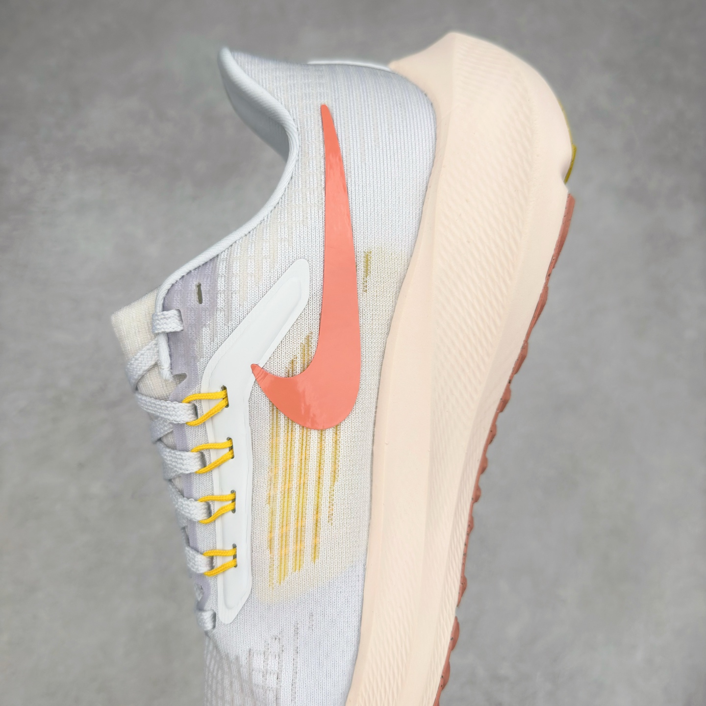 图片[7]-＃TG纯原 NK Zoom Pegasus 飞马39代马拉松系列网面透气缓震疾速跑鞋 独家渠道 市面未流通批次 奥莱直播间499 599一样的东西 碾压市面现存所有版本 公司一样的东西 超值回馈 帮你省钱 拥有 Zoom Air 一如既往的稳定感和流畅感 鞋面采用工程网眼设计 为特定高热区域营造出色透气性 进一步增加鞋面的穿孔数量 让足部能够快速散热 中足搭配 Flywire 飞线 在高速运动时营造舒适稳定的贴合感 内置Zoon气垫加持 动力十足 尺码：36 36.5 37.5 38 38.5 39 40 40.5 41 42 42.5 43 44 44.5 45-选品中心