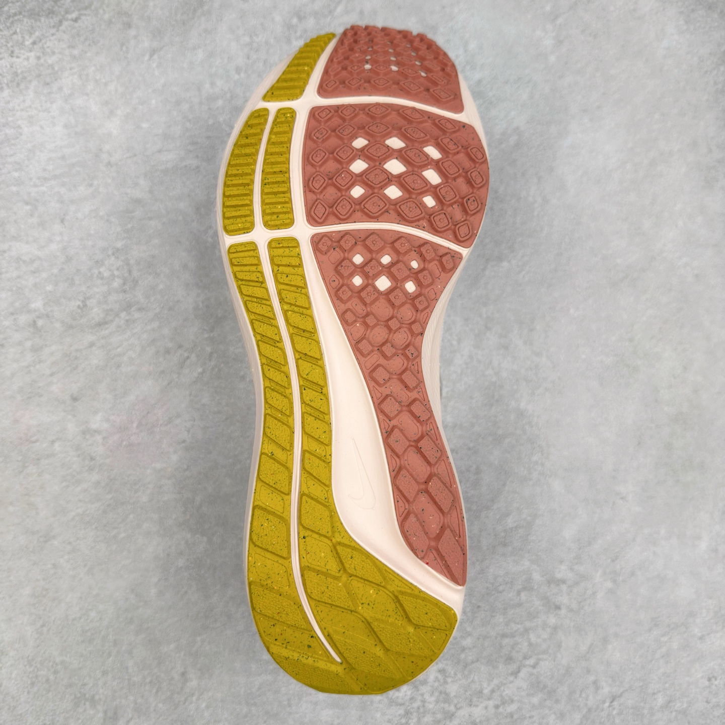 图片[9]-＃TG纯原 NK Zoom Pegasus 飞马39代马拉松系列网面透气缓震疾速跑鞋 独家渠道 市面未流通批次 奥莱直播间499 599一样的东西 碾压市面现存所有版本 公司一样的东西 超值回馈 帮你省钱 拥有 Zoom Air 一如既往的稳定感和流畅感 鞋面采用工程网眼设计 为特定高热区域营造出色透气性 进一步增加鞋面的穿孔数量 让足部能够快速散热 中足搭配 Flywire 飞线 在高速运动时营造舒适稳定的贴合感 内置Zoon气垫加持 动力十足 尺码：36 36.5 37.5 38 38.5 39 40 40.5 41 42 42.5 43 44 44.5 45-选品中心