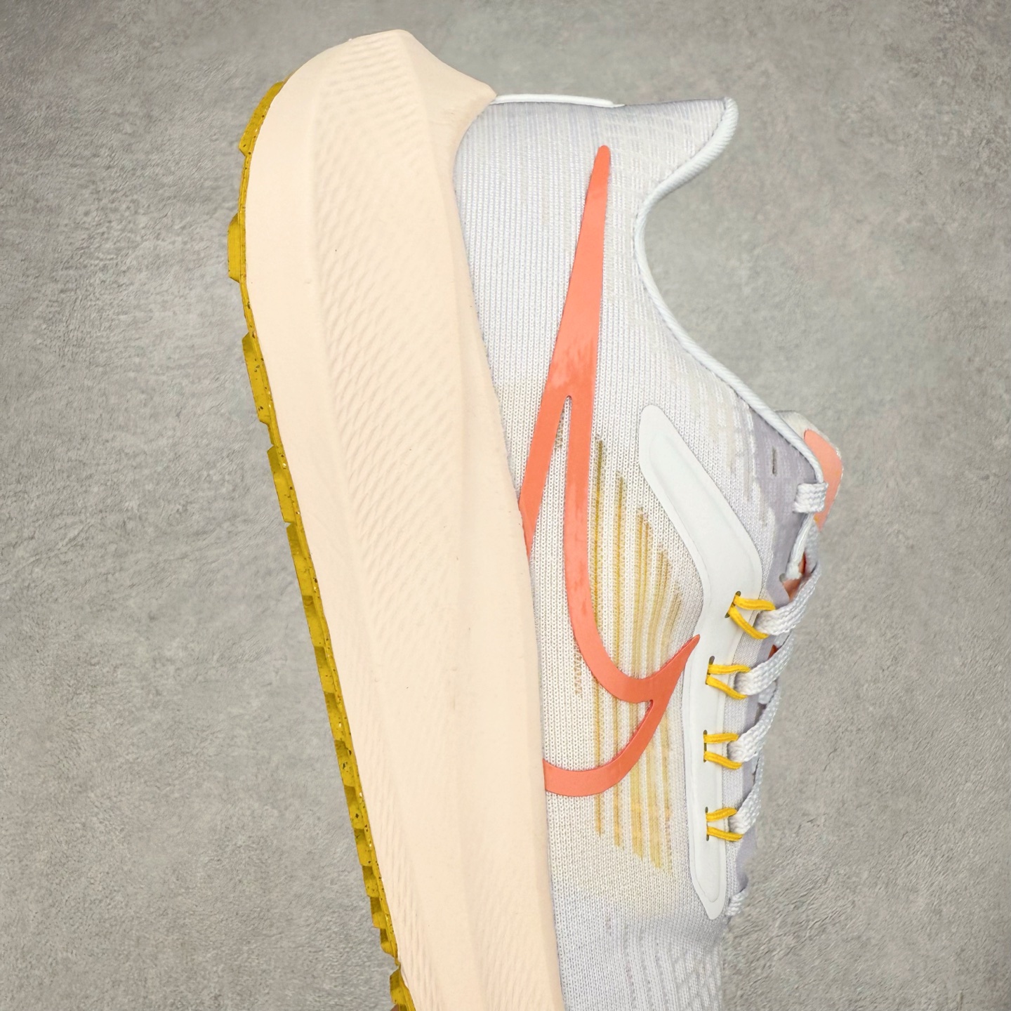 图片[6]-＃TG纯原 NK Zoom Pegasus 飞马39代马拉松系列网面透气缓震疾速跑鞋 独家渠道 市面未流通批次 奥莱直播间499 599一样的东西 碾压市面现存所有版本 公司一样的东西 超值回馈 帮你省钱 拥有 Zoom Air 一如既往的稳定感和流畅感 鞋面采用工程网眼设计 为特定高热区域营造出色透气性 进一步增加鞋面的穿孔数量 让足部能够快速散热 中足搭配 Flywire 飞线 在高速运动时营造舒适稳定的贴合感 内置Zoon气垫加持 动力十足 尺码：36 36.5 37.5 38 38.5 39 40 40.5 41 42 42.5 43 44 44.5 45-选品中心