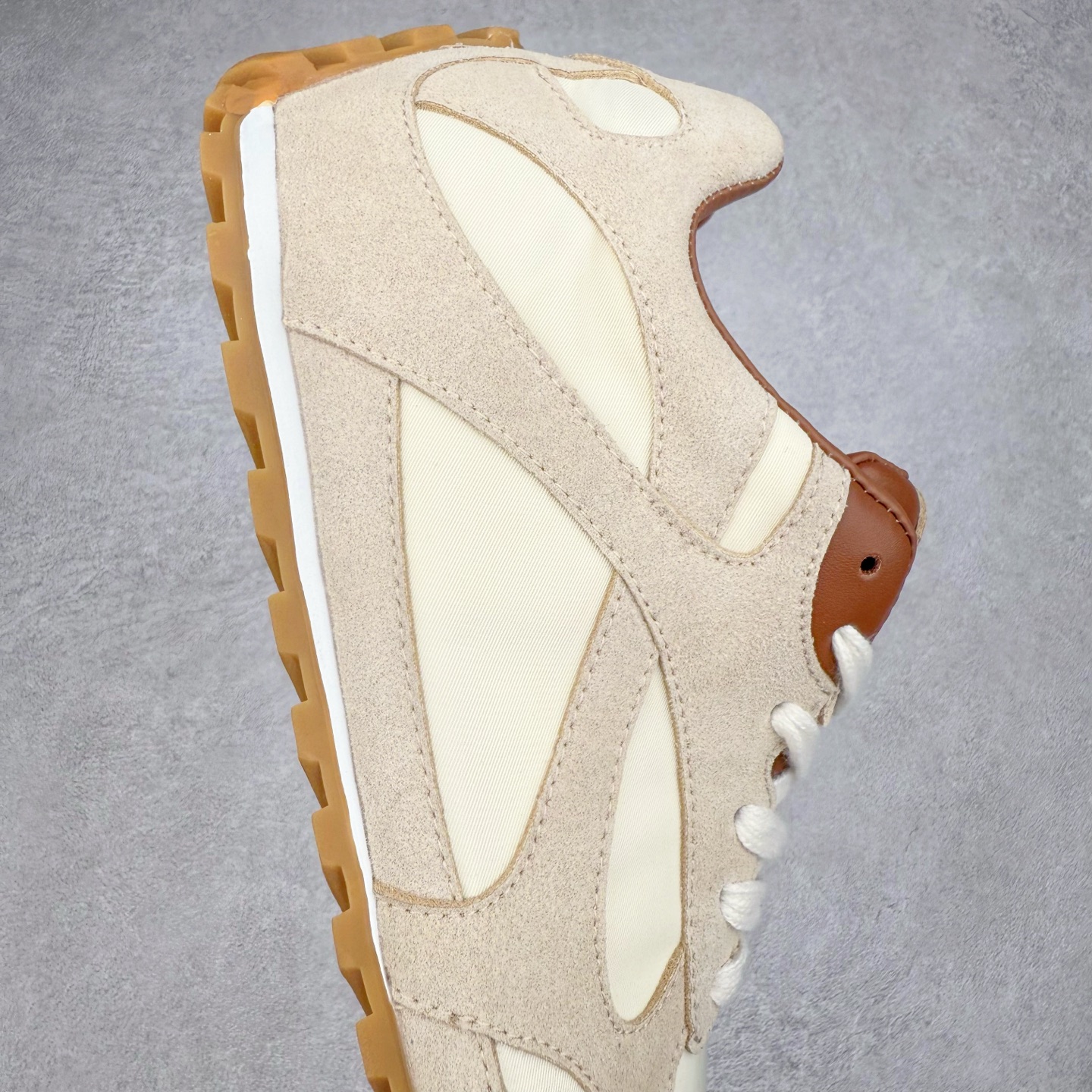 图片[6]-BOTTEGA VENETA Orbit Runner BV葆蝶家时尚休闲王一博同款老爹鞋运动鞋 原版开发 一比一打造 相似度百分之99以上 市场一梯队级别品质 区别市场任何标文顶级品质版本 采用轻质科技网布面料 搭配几何图案设计橡胶外底 王炸系列 高版本 认准套包工艺 实际增高很多哦 还是一样显腿细非常nice 耐玩耐造 对标对版 套包鞋工艺 认准高版本 大底选用拼色TPU大底 配置原版包装 尺码：35 36 37 38 39 40 41 42 43 44 45-选品中心