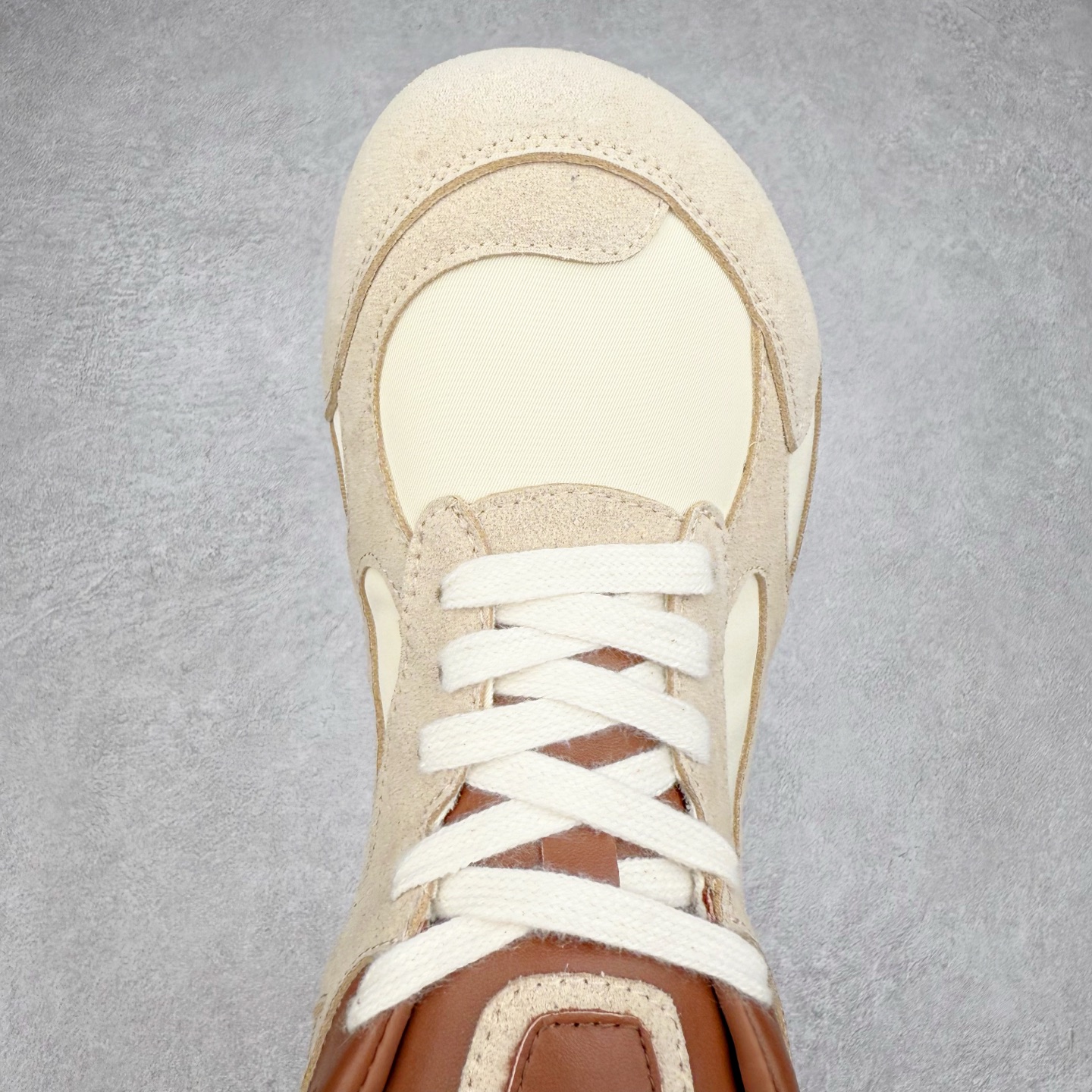 图片[4]-BOTTEGA VENETA Orbit Runner BV葆蝶家时尚休闲王一博同款老爹鞋运动鞋 原版开发 一比一打造 相似度百分之99以上 市场一梯队级别品质 区别市场任何标文顶级品质版本 采用轻质科技网布面料 搭配几何图案设计橡胶外底 王炸系列 高版本 认准套包工艺 实际增高很多哦 还是一样显腿细非常nice 耐玩耐造 对标对版 套包鞋工艺 认准高版本 大底选用拼色TPU大底 配置原版包装 尺码：35 36 37 38 39 40 41 42 43 44 45-选品中心